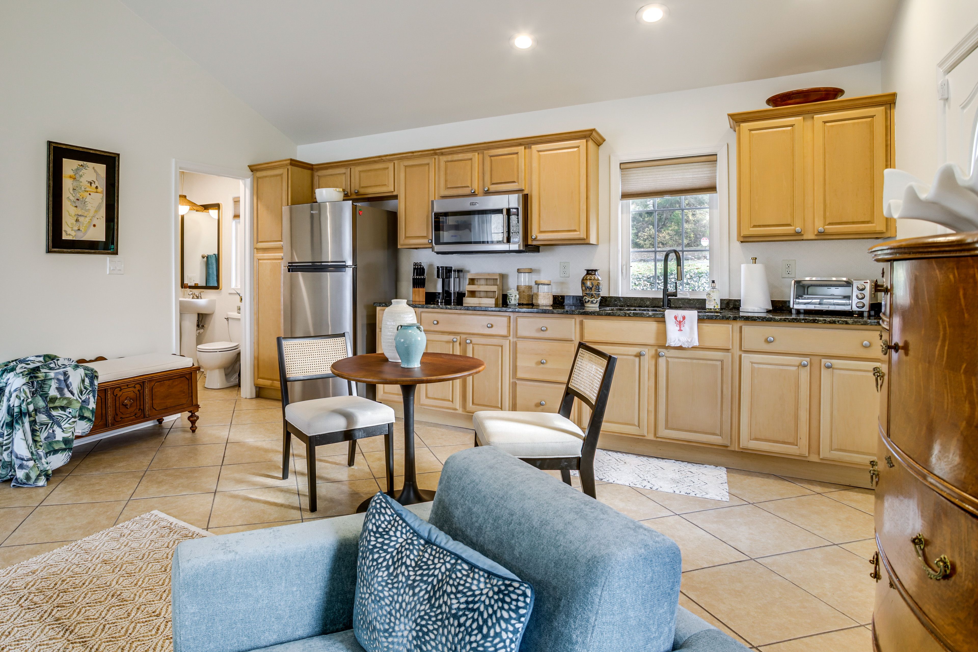 Kitchenette | Pod Coffee Maker | Toaster Oven