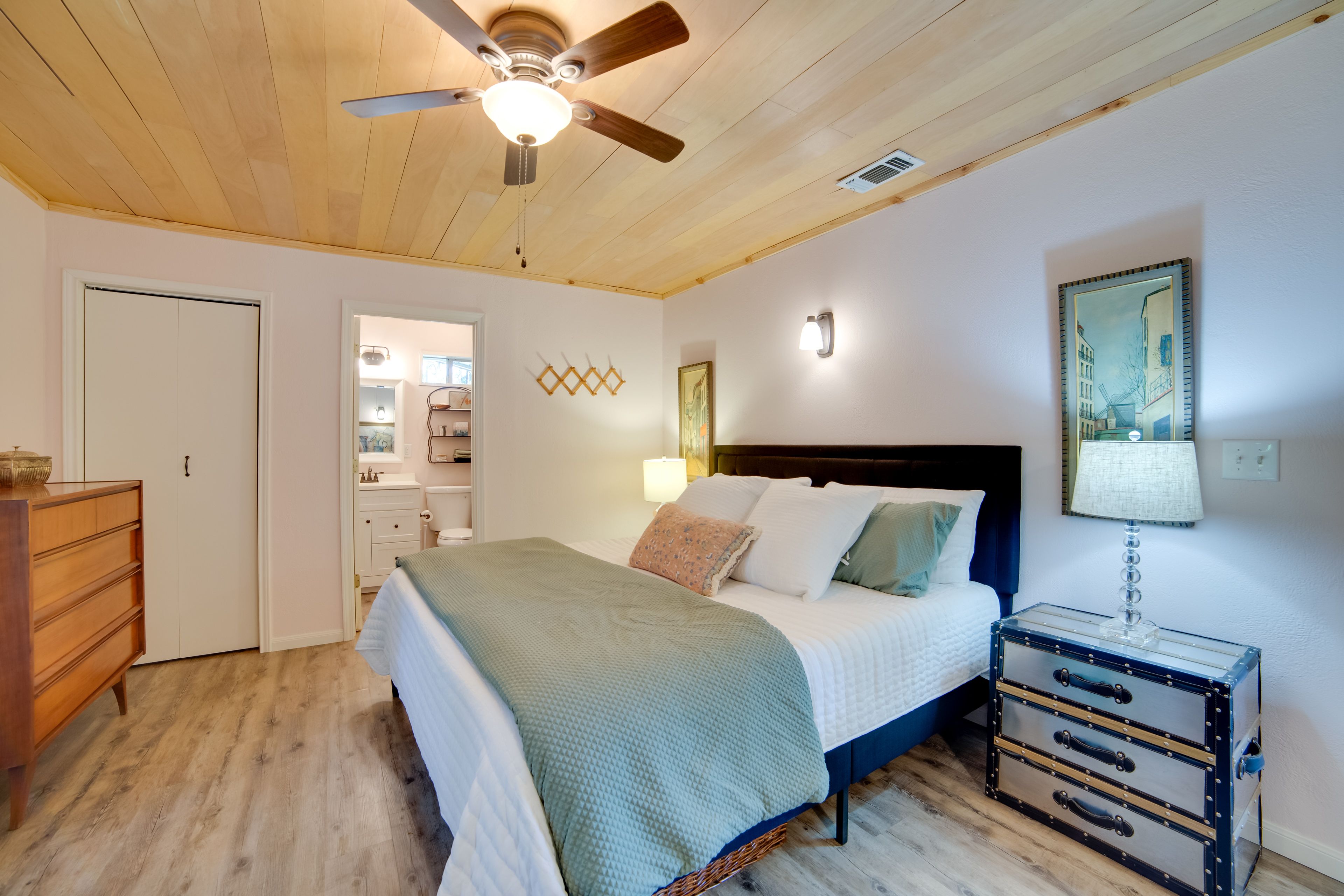 Bedroom 1 | King Bed | En-Suite Bathroom