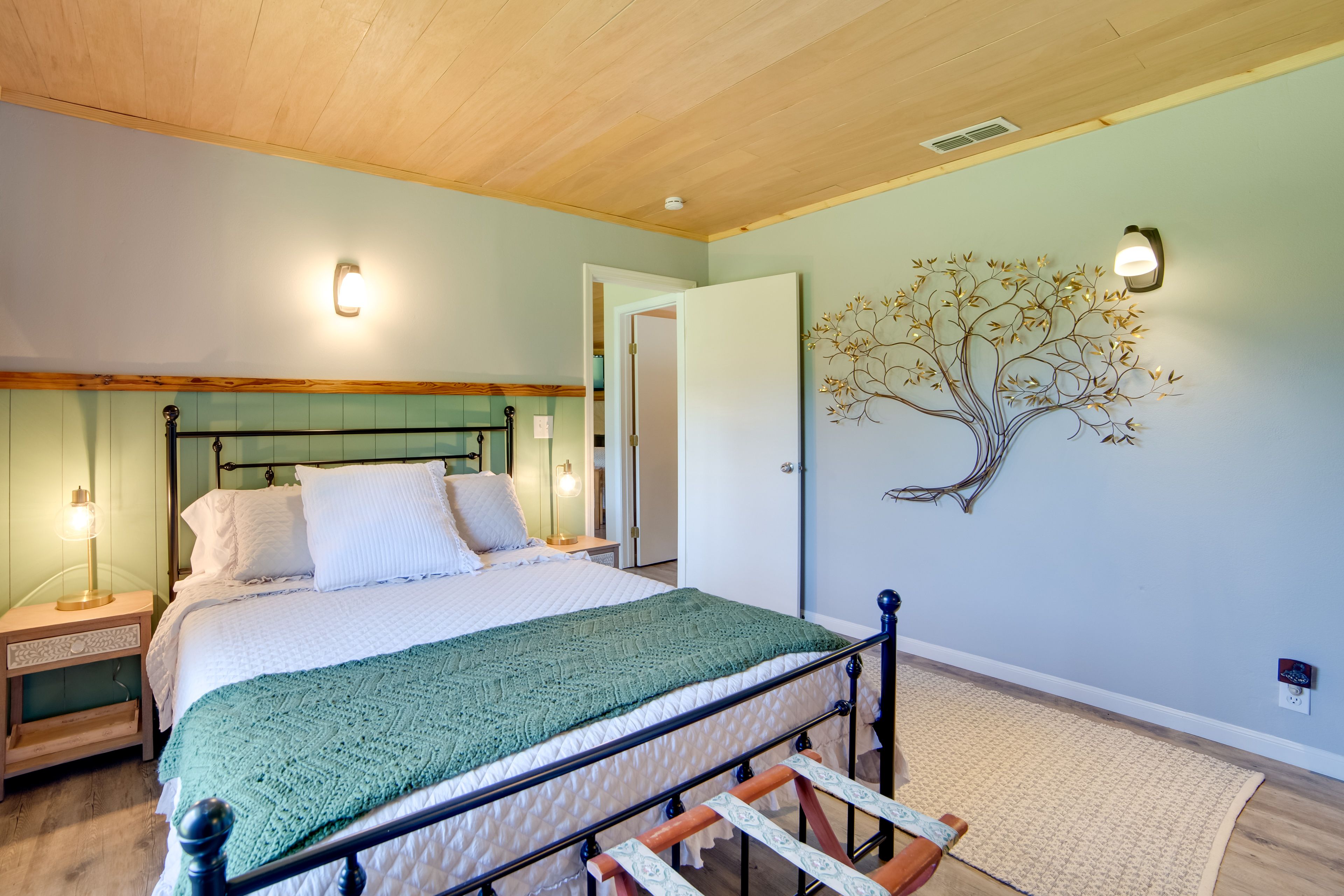 Bedroom 2 | Queen Bed | Linens Provided