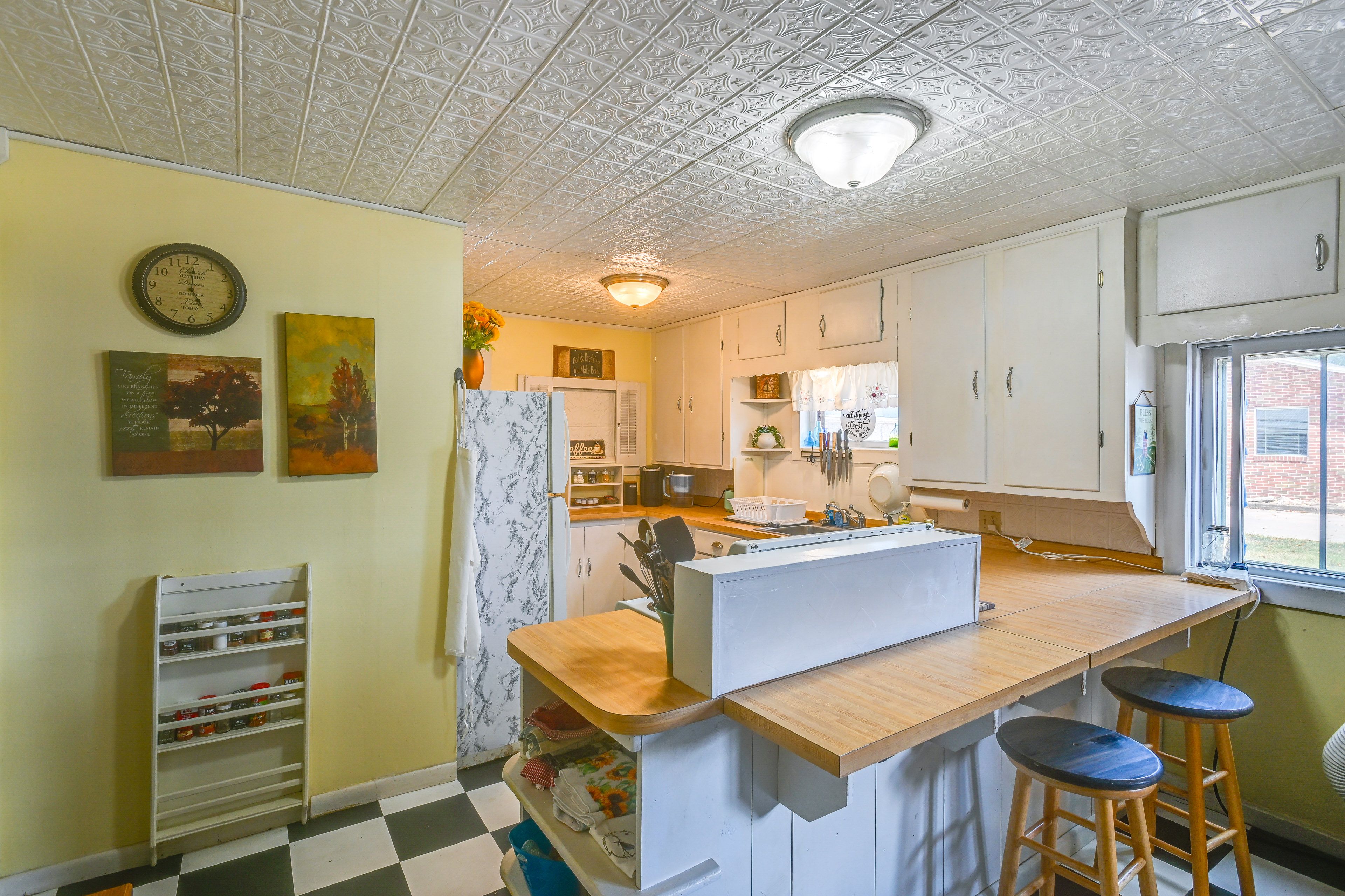 Kitchen | Main Level