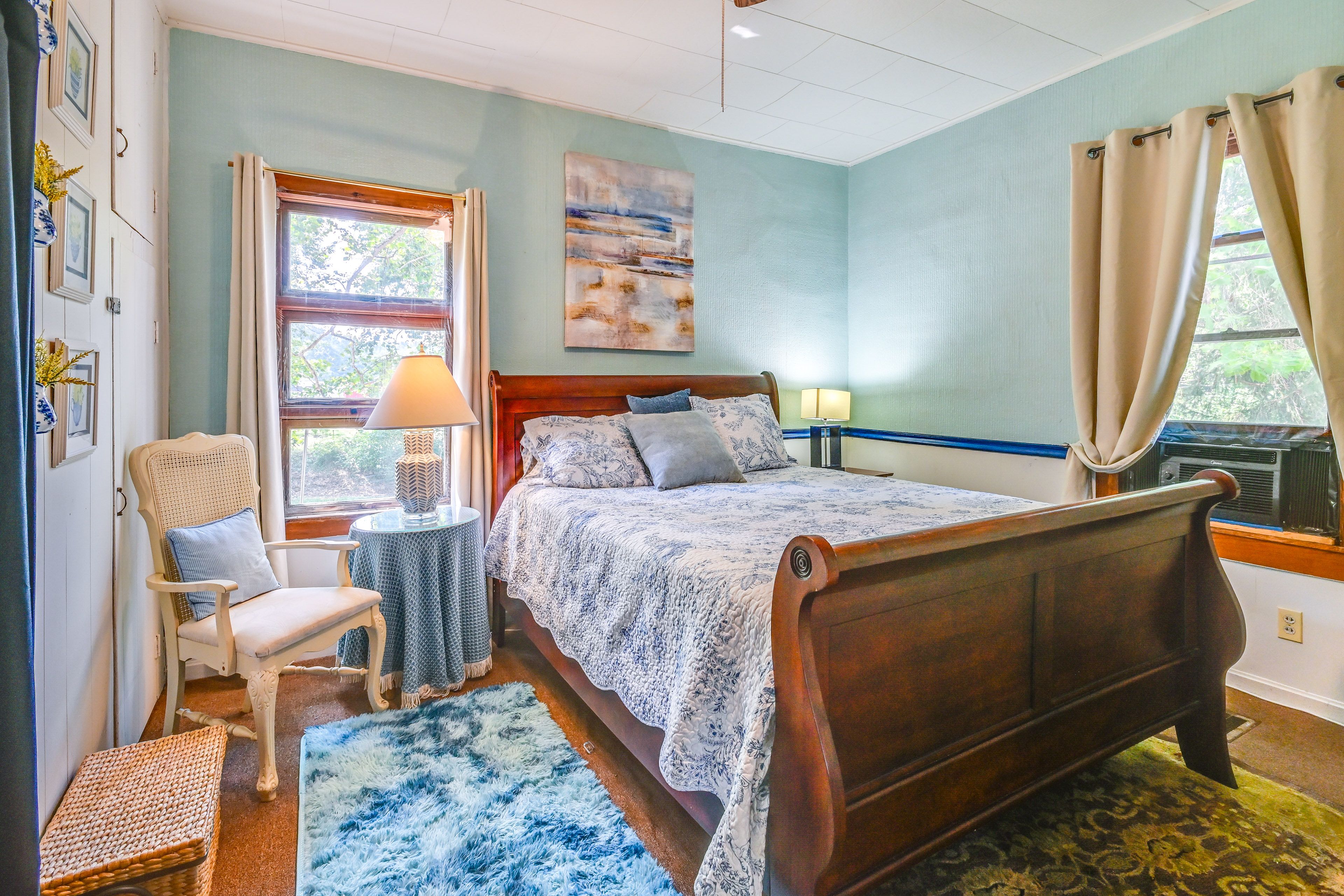 Bedroom 1 | Queen Bed | Main Level