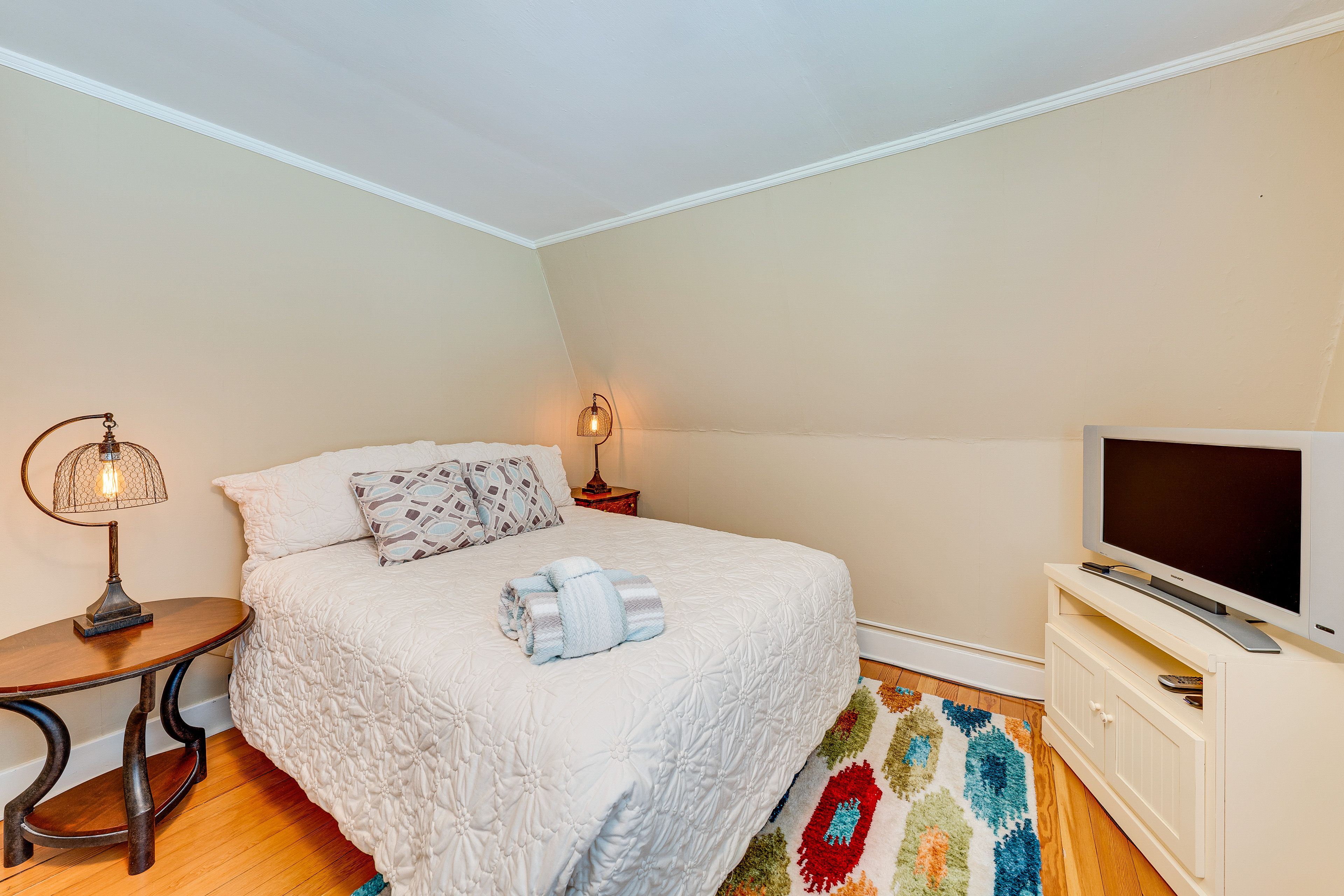 Bedroom 2 | Queen Bed | 2nd Floor