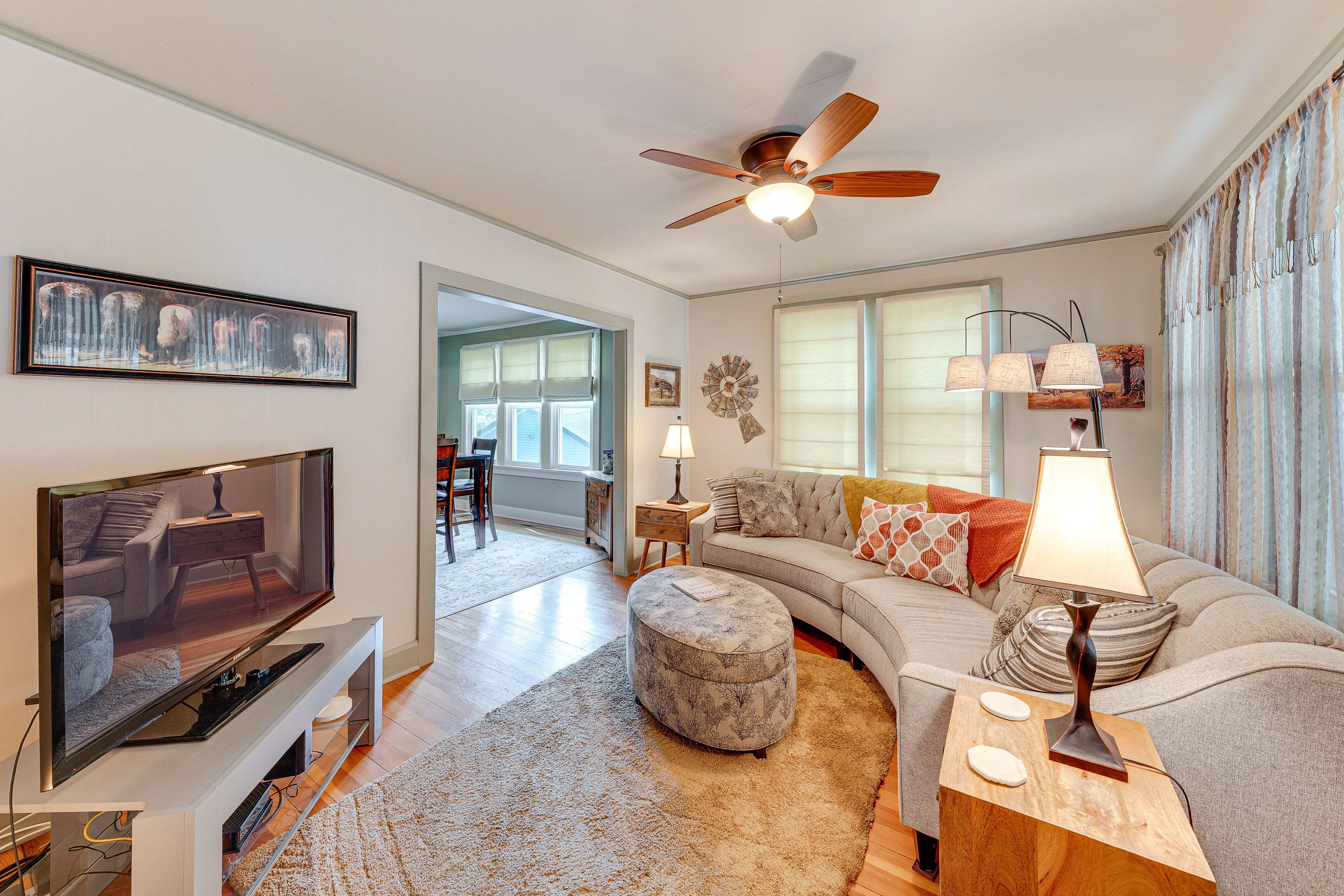 Living Room | Central A/C | Free WiFi | 1st Floor