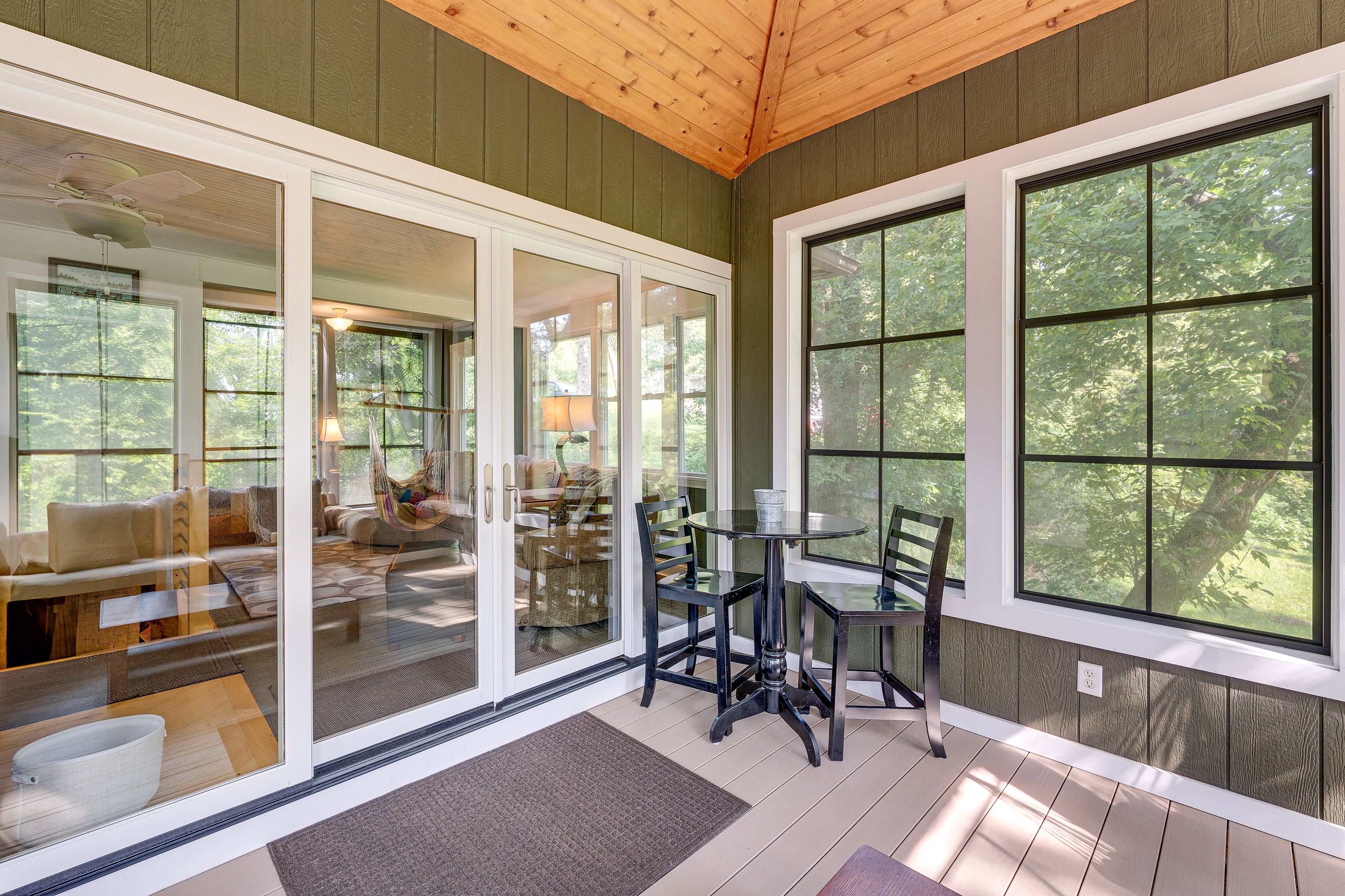 Four-Seasons Room | 1st Floor