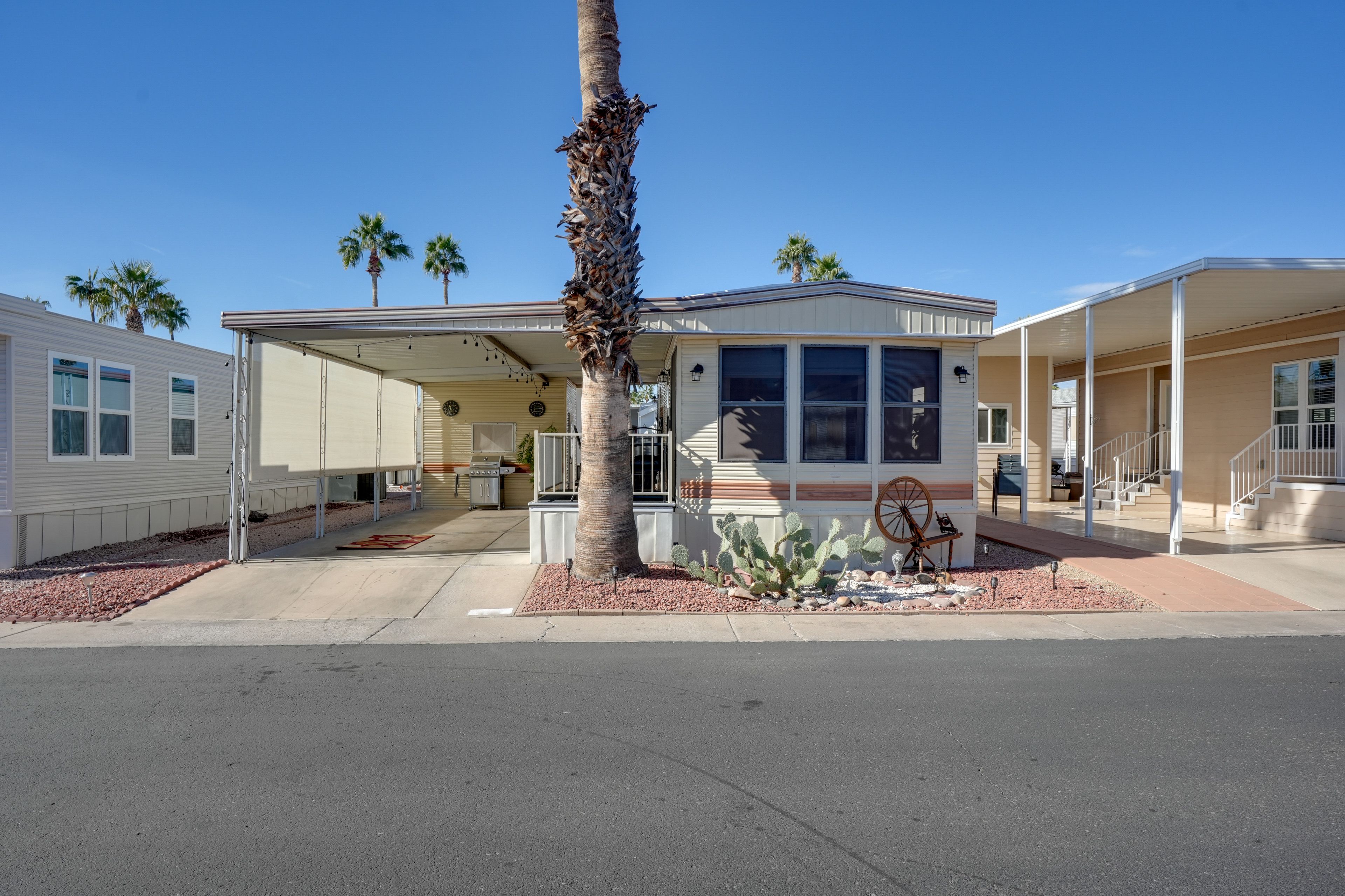 Parking | Driveway (4 Vehicles) | Guest Parking | Street Parking