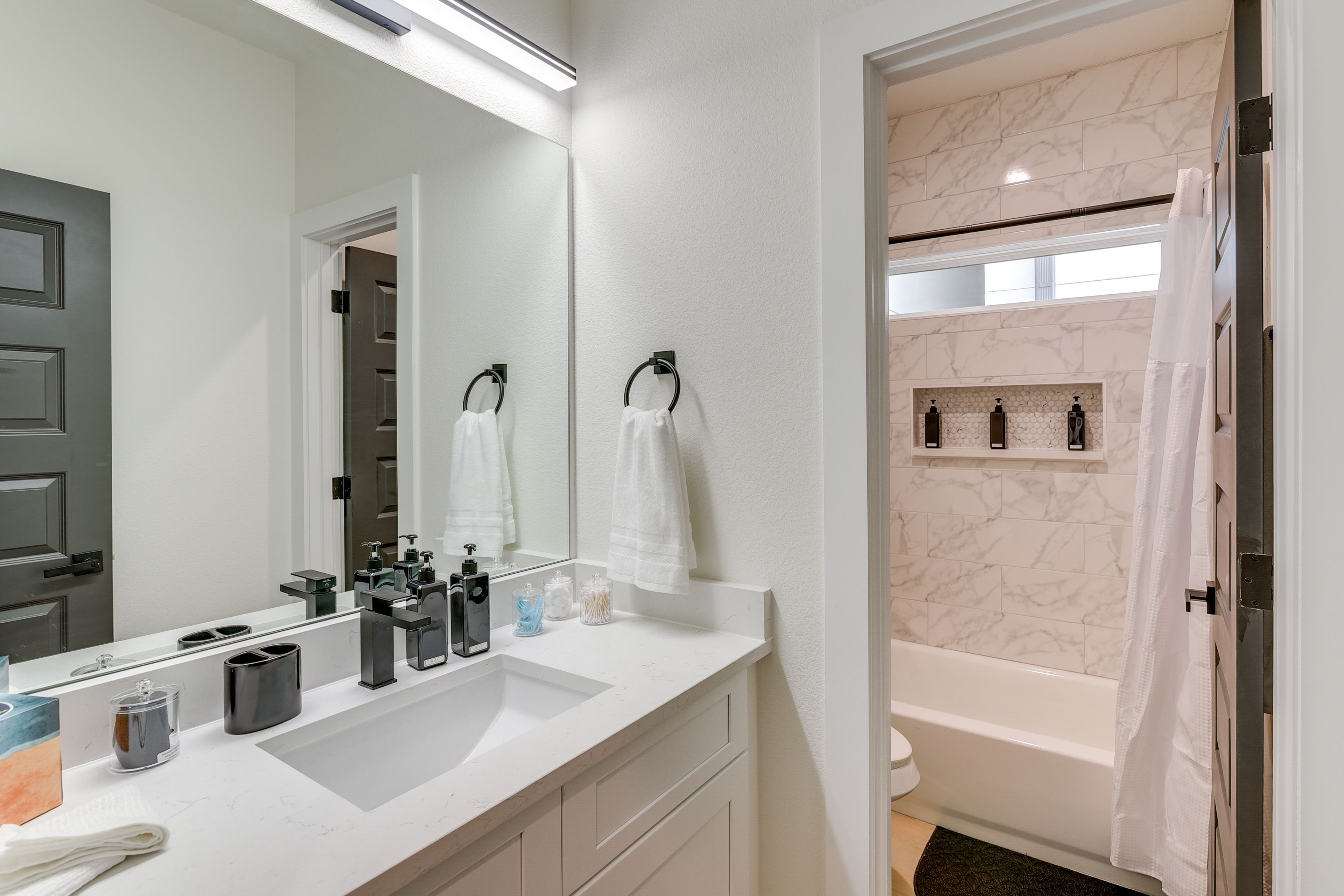 Full Bath | 2nd Floor