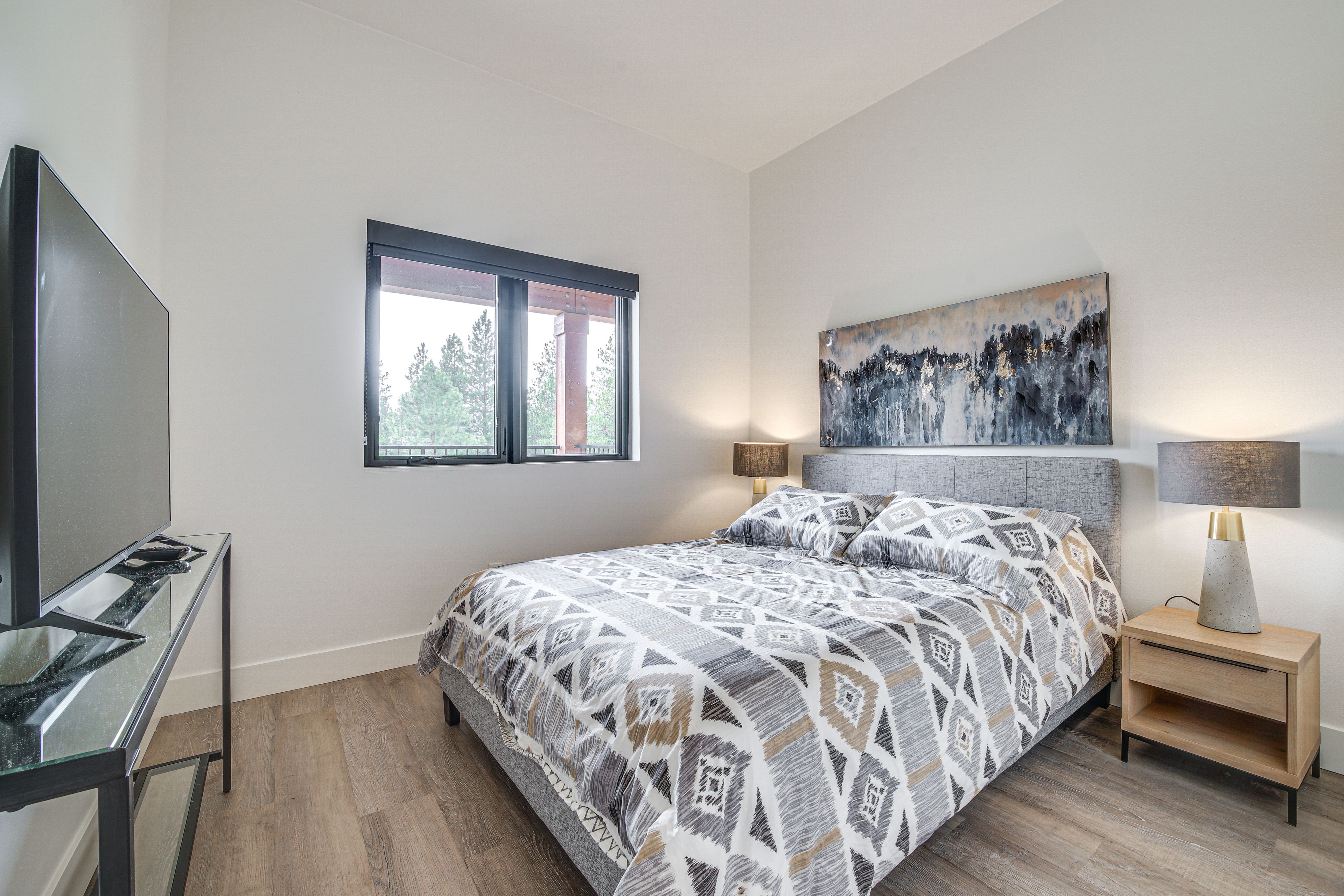 Bedroom 2 | Queen Bed