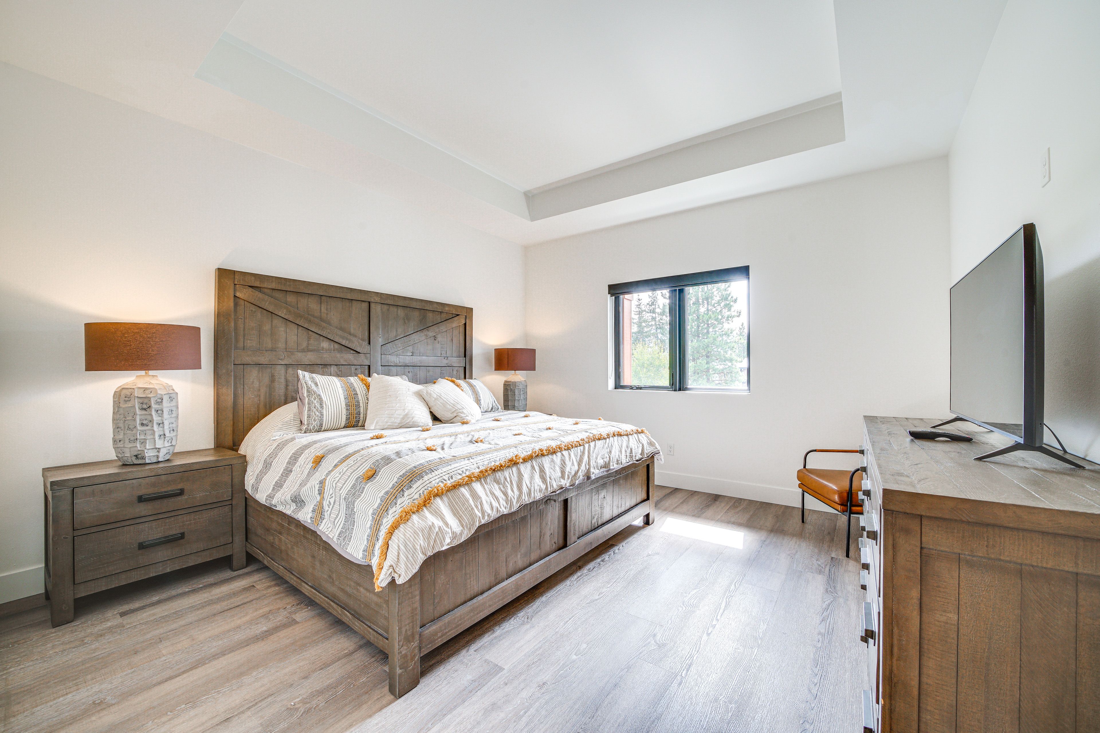 Bedroom 1 | King Bed | En-Suite Bathroom