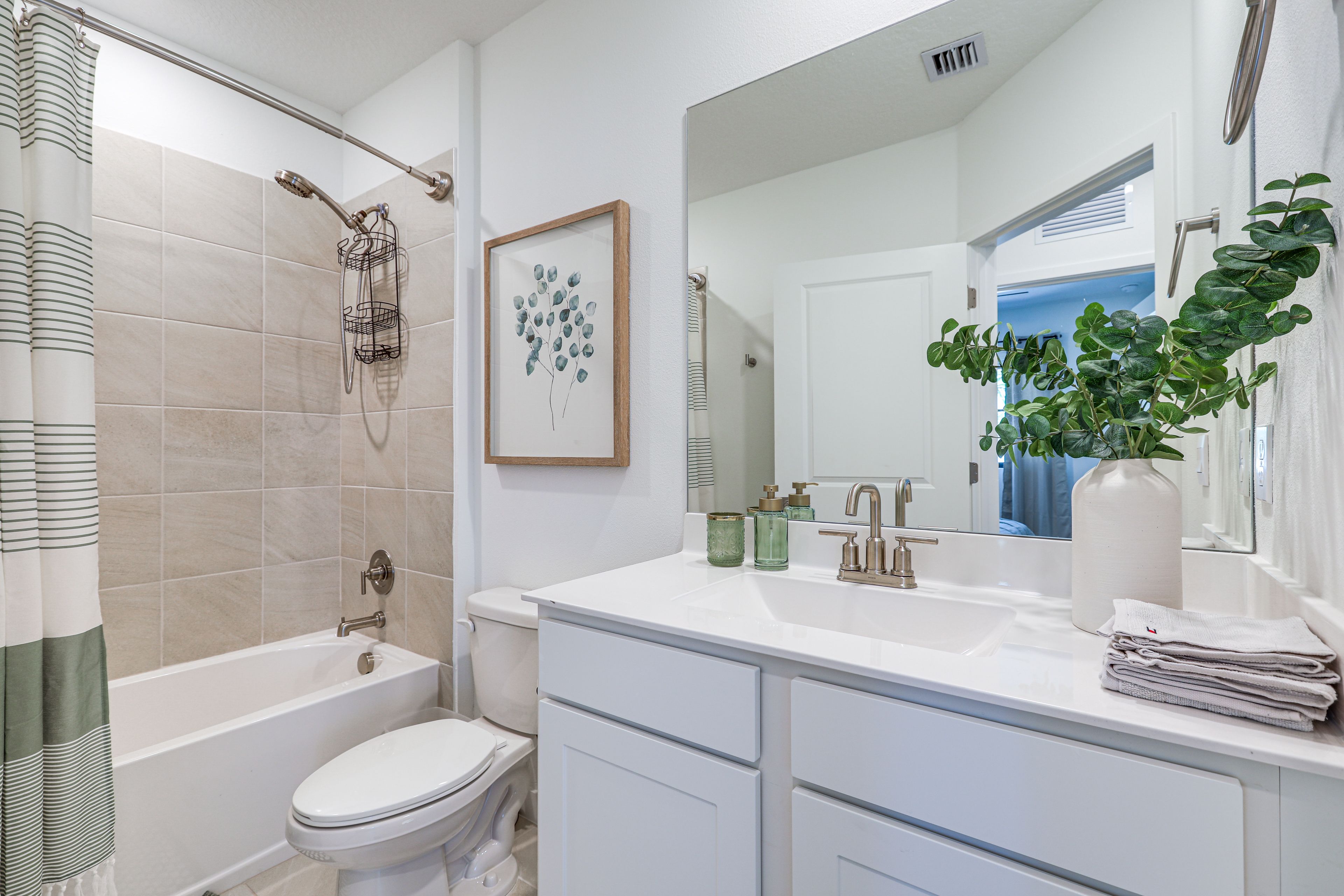 Full Bathroom | 2nd Floor