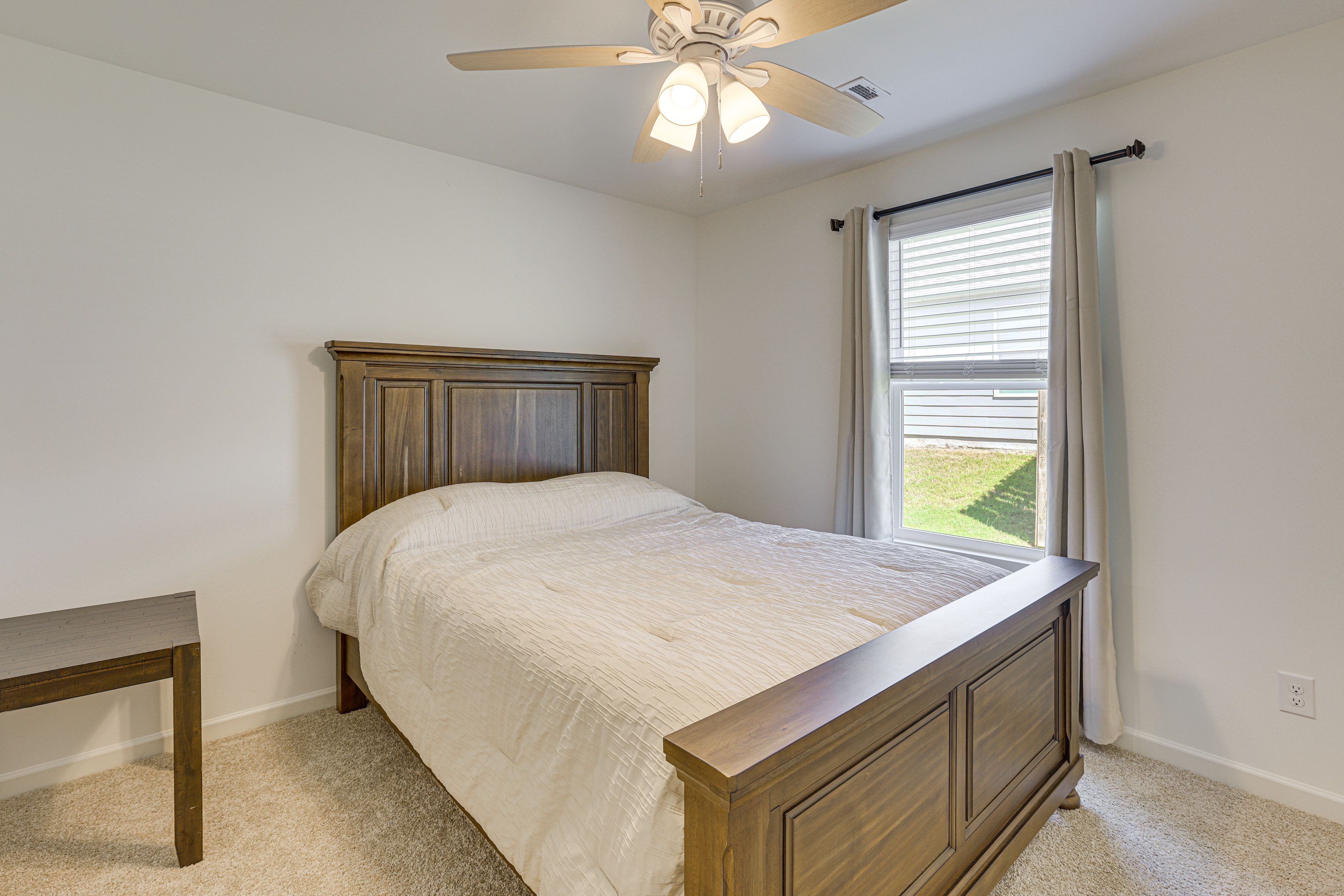 Bedroom 3 | Queen Bed