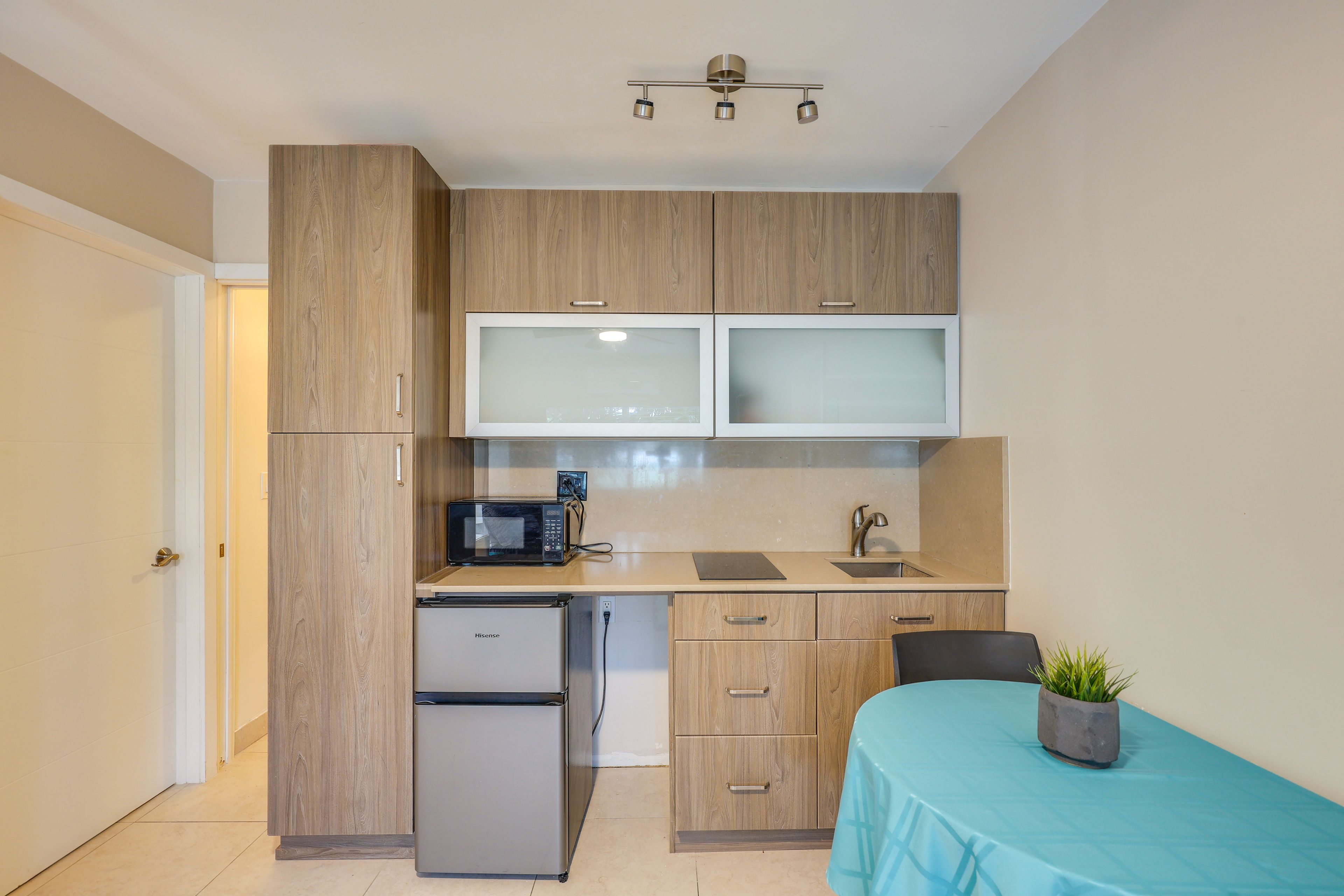 Kitchenette | 2-Burner Hot Plate | Microwave | Toaster