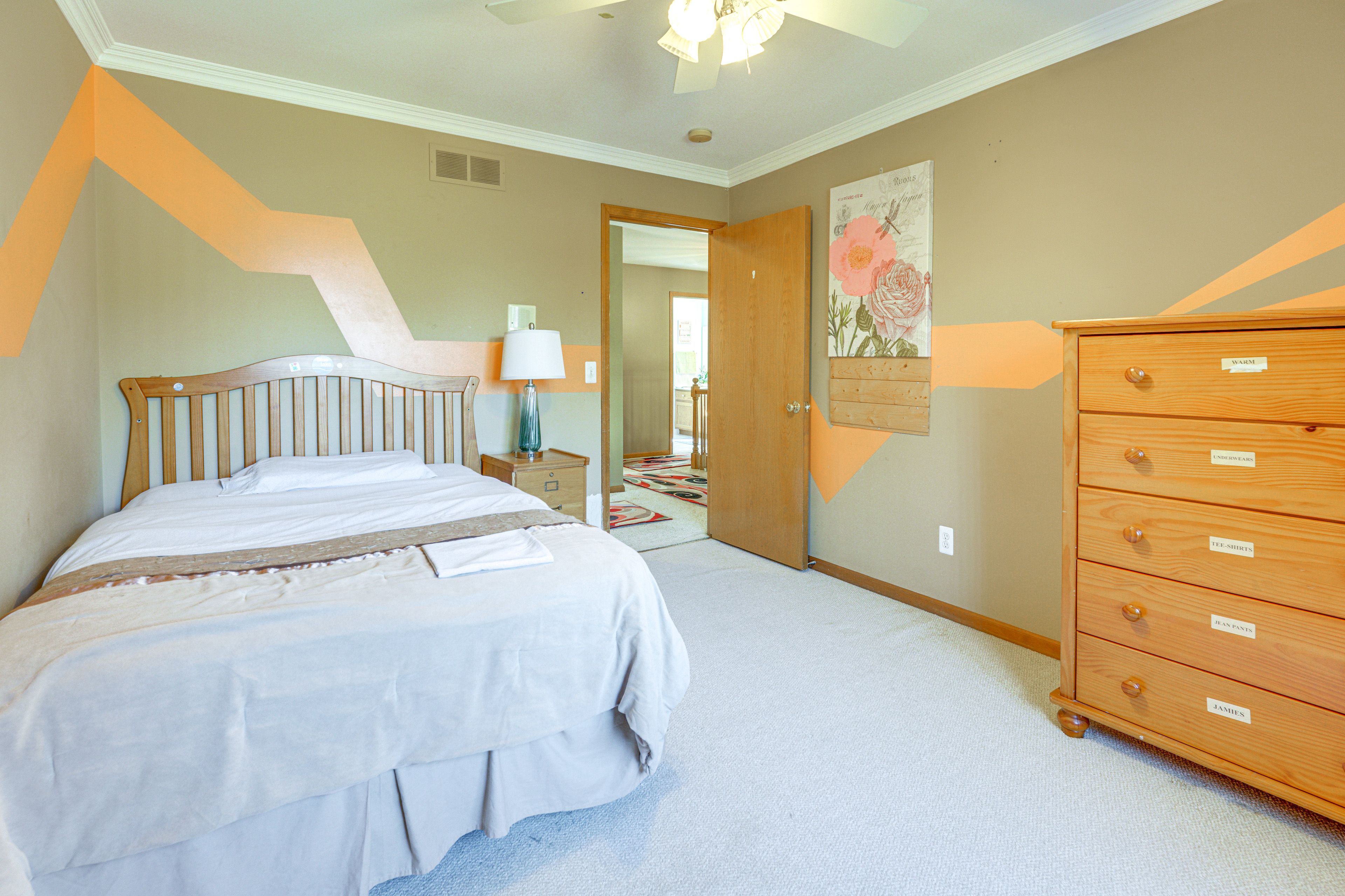 Bedroom 2 | 2nd Floor | Queen Bed