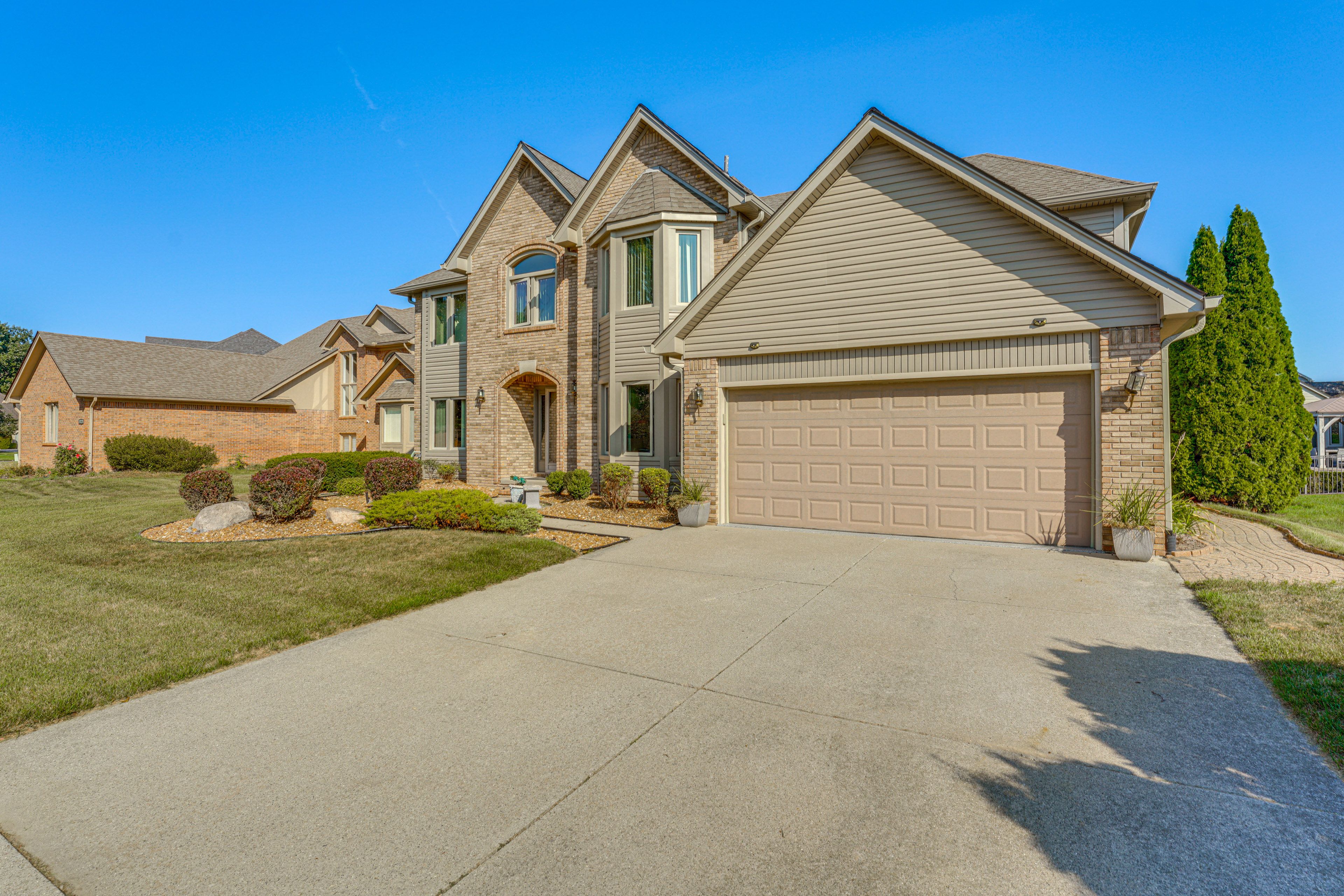 Parking | Driveway (4 Vehicles)