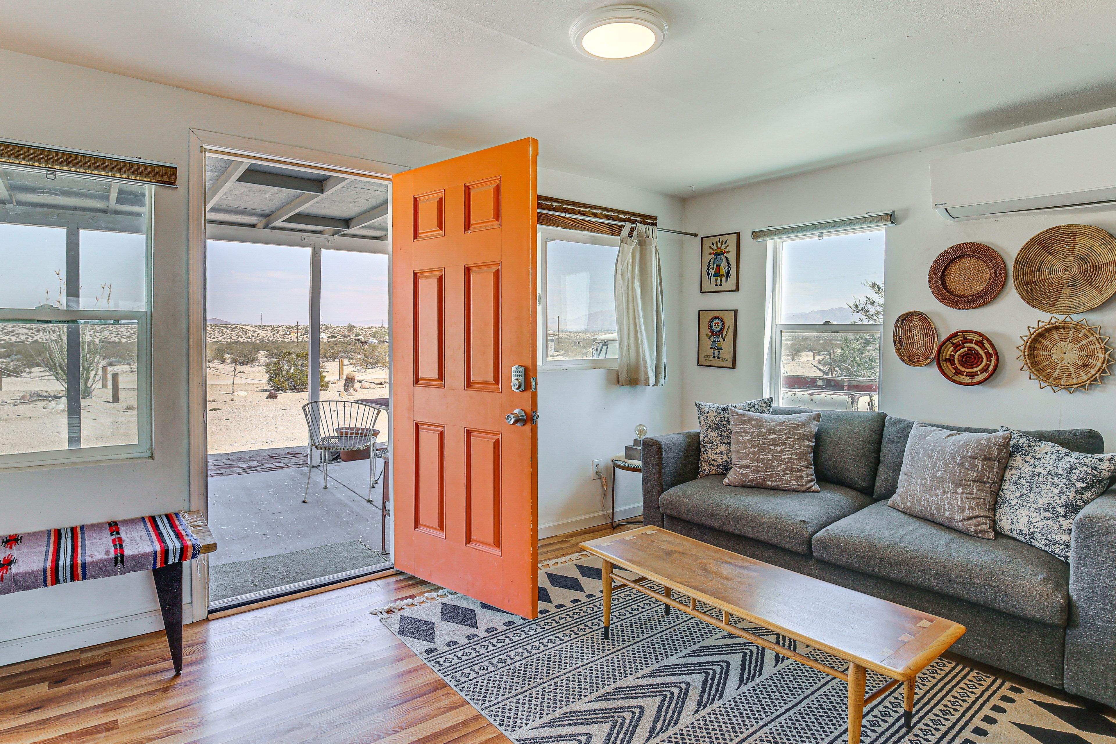 Living Room | Queen Sleeper Sofa | Free WiFi | Wall A/C & Heat Unit