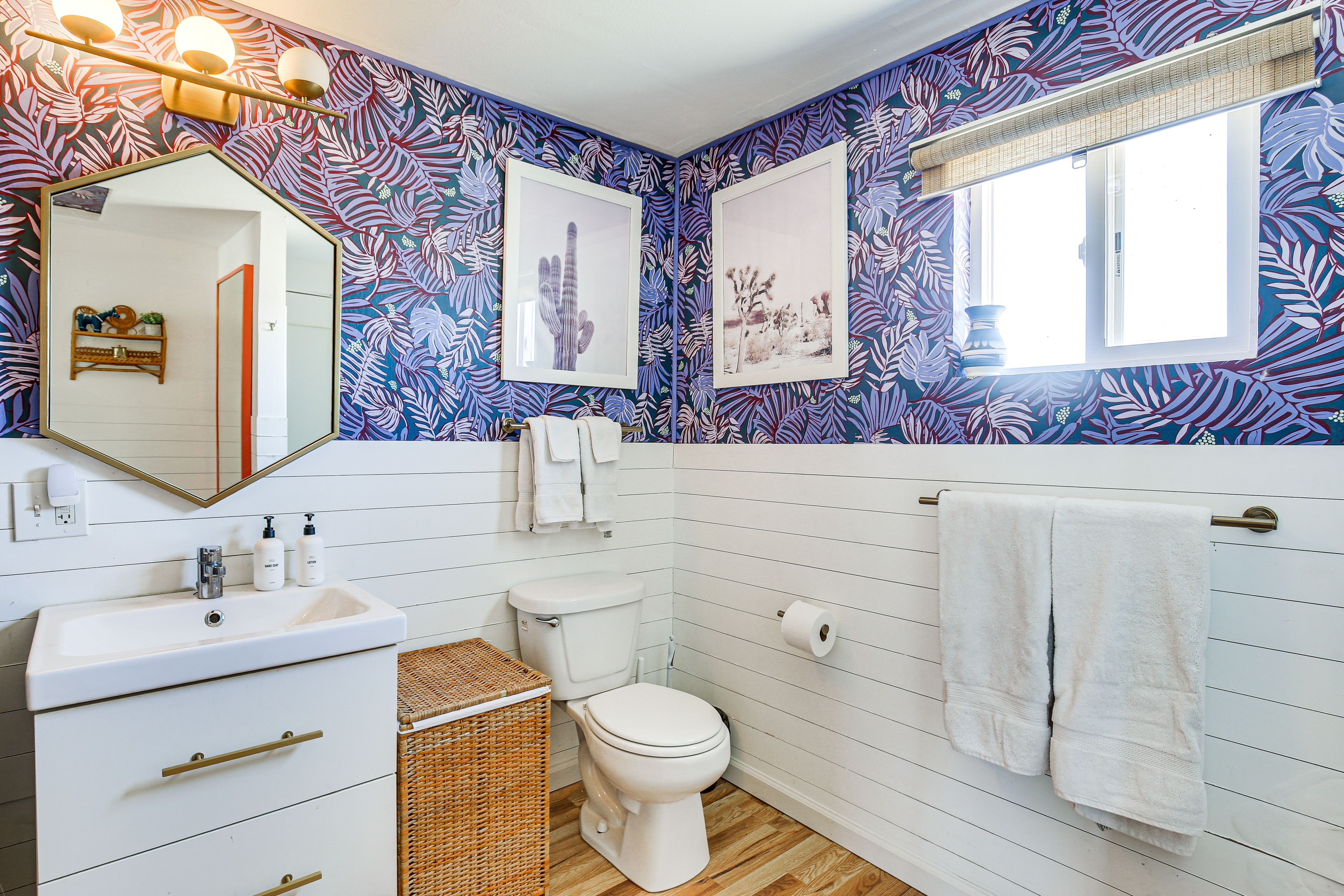 Full Bathroom | Towels Provided | Complimentary Toiletries