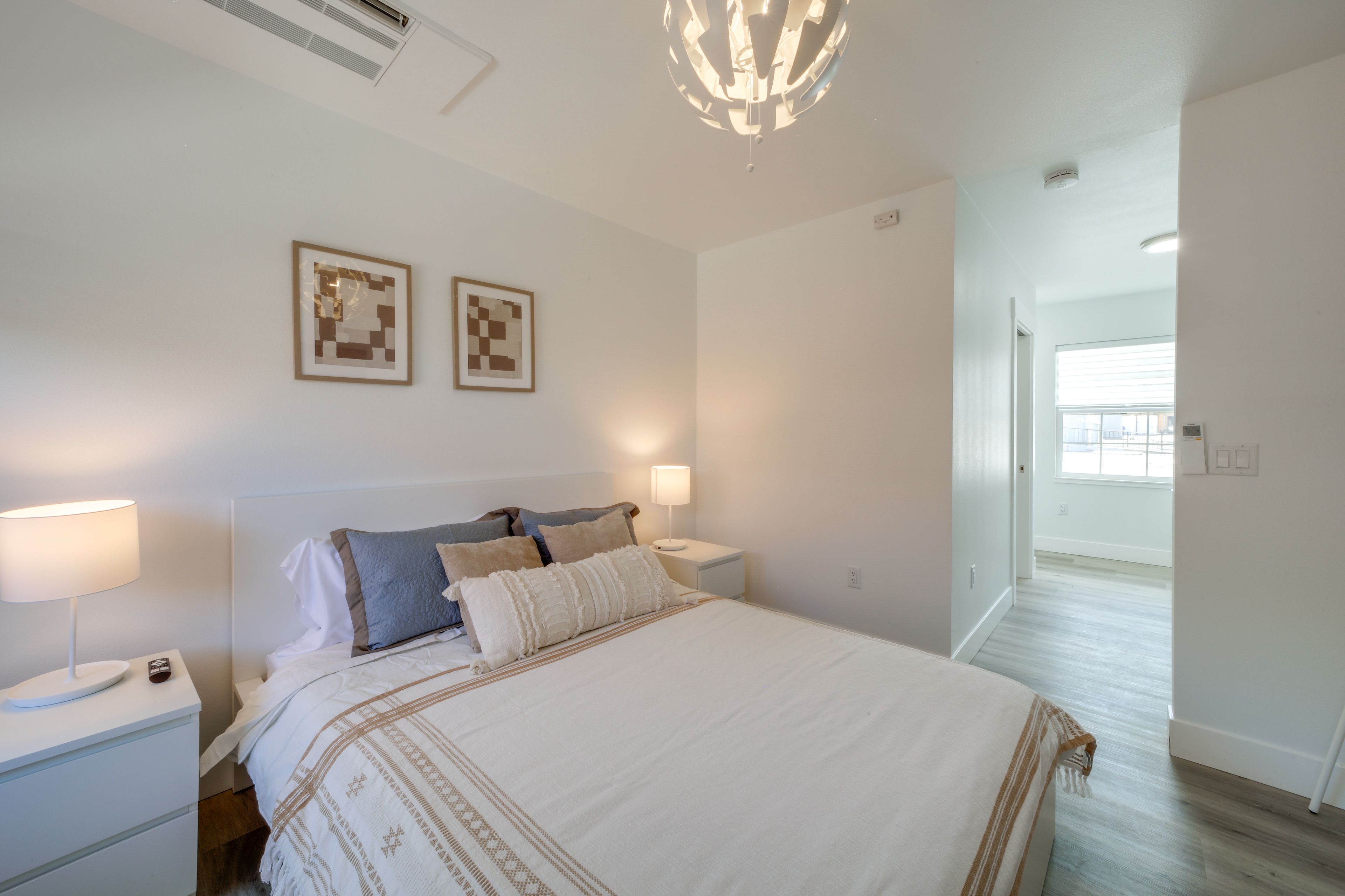 Studio | Queen Bed | Linens Provided | Smart TV | Free WiFi