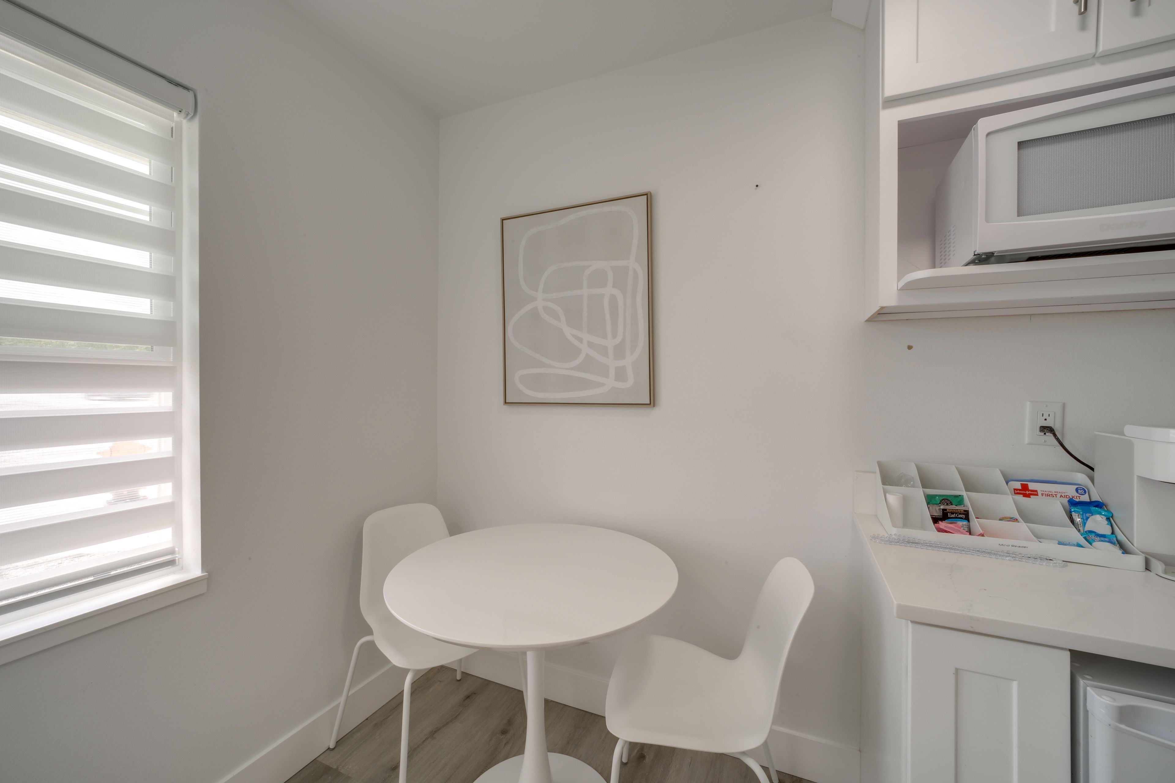 Dining Area | Dishware & Flatware | Central A/C & Heat