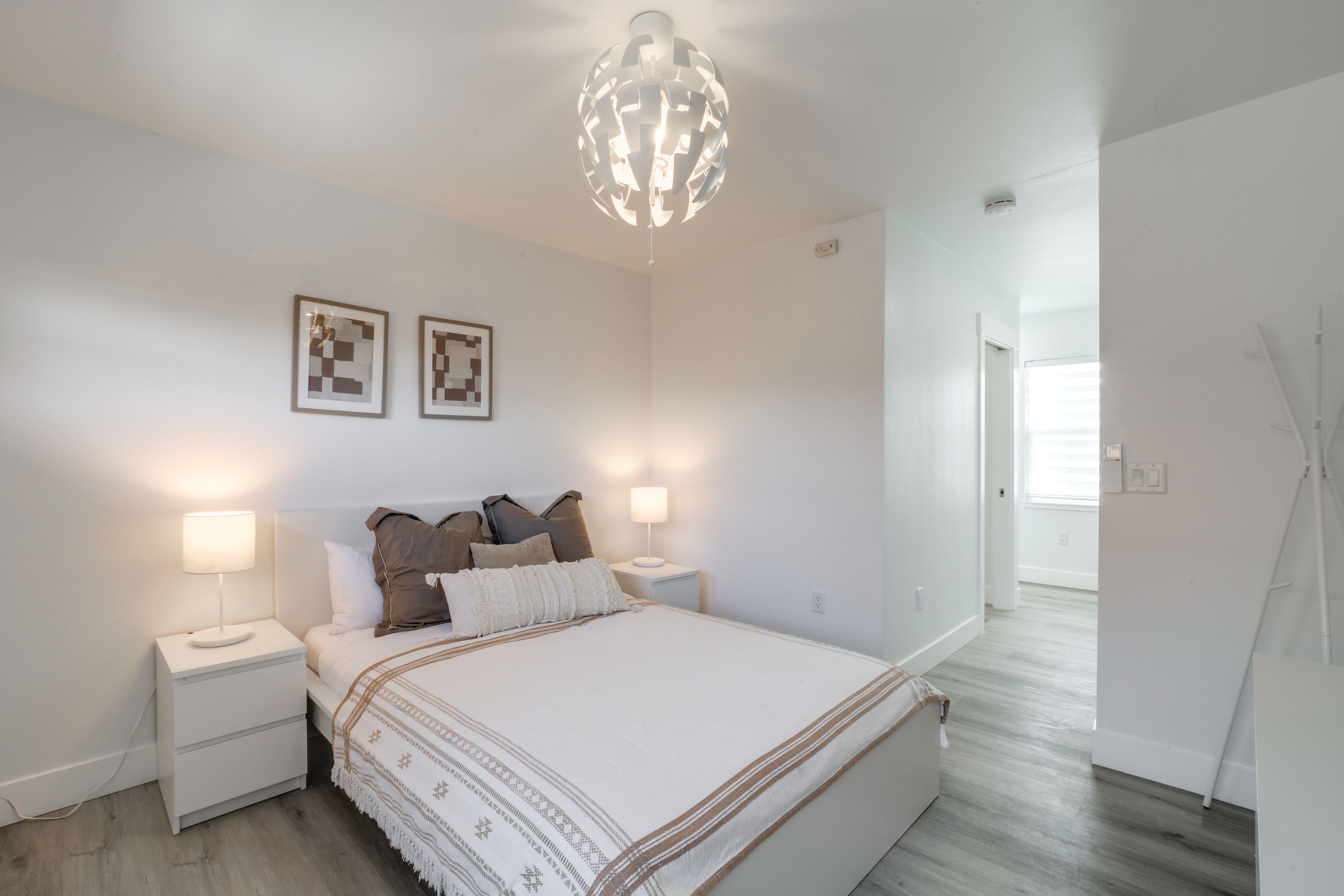 Studio | Queen Bed | Linens Provided | Smart TV | Free WiFi