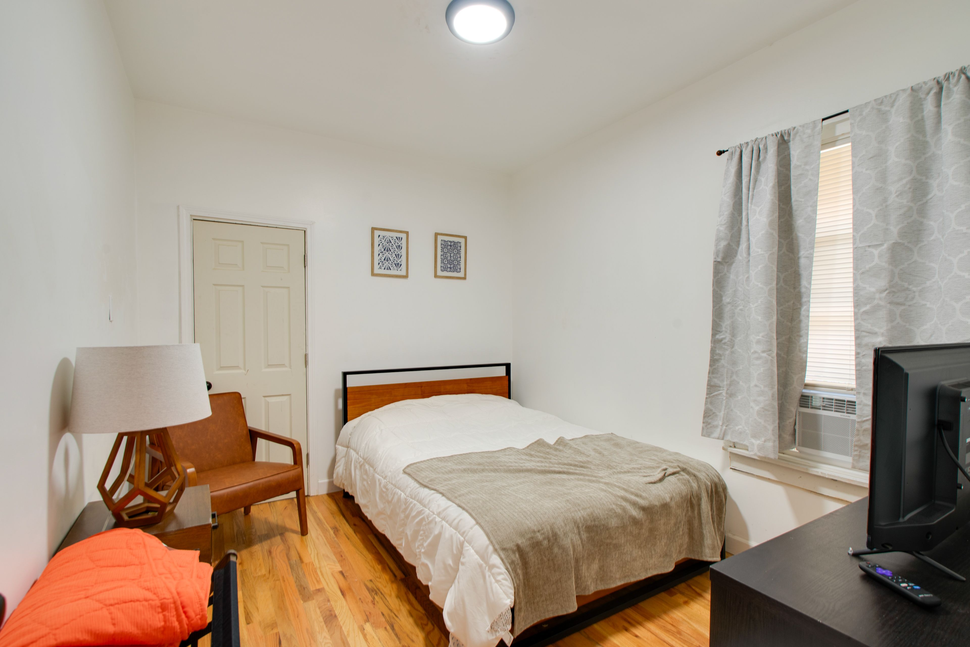 Bedroom 2 | Queen Bed | 1st Floor
