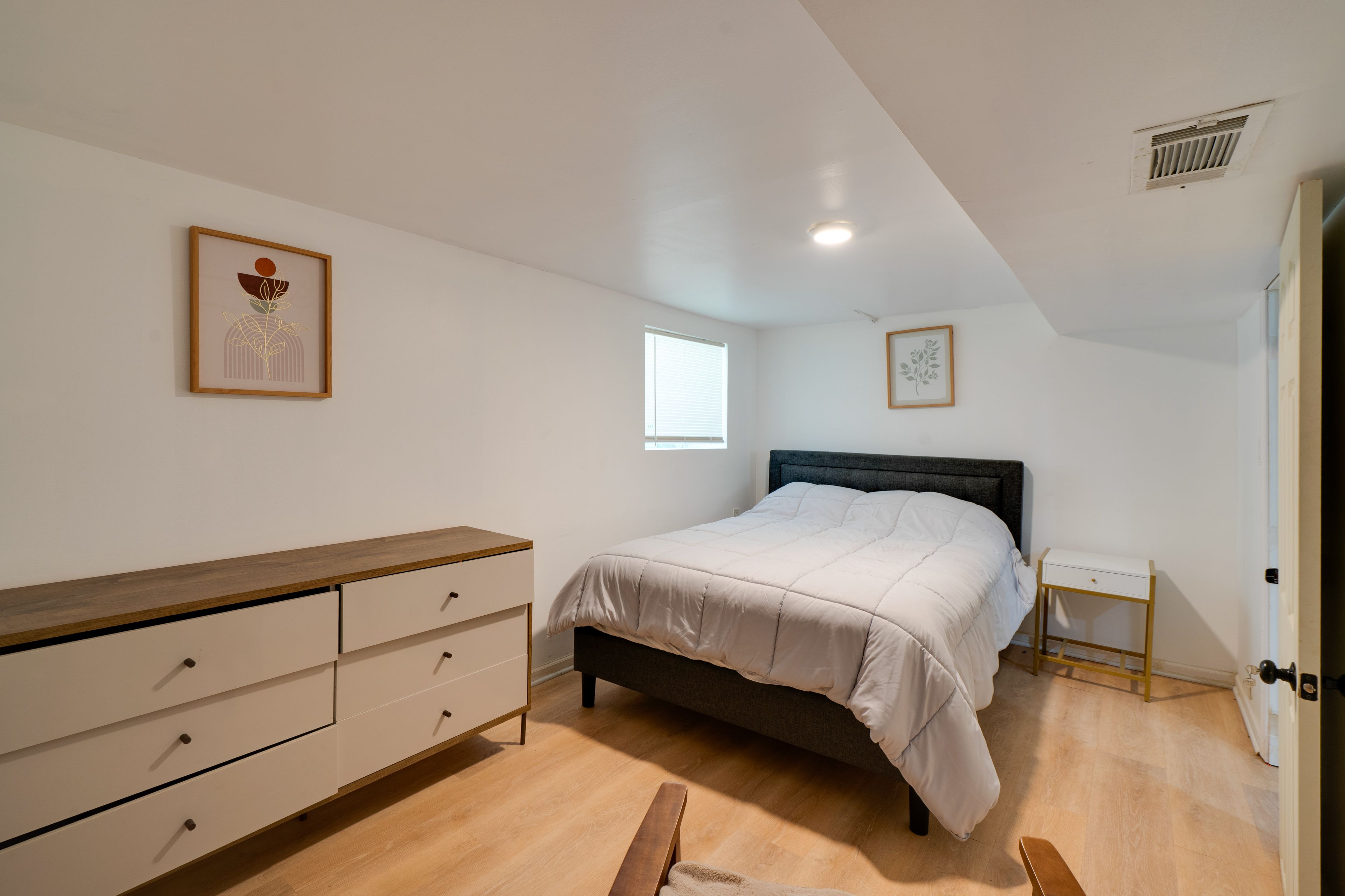 Bedroom 3 | Queen Bed | Basement Floor