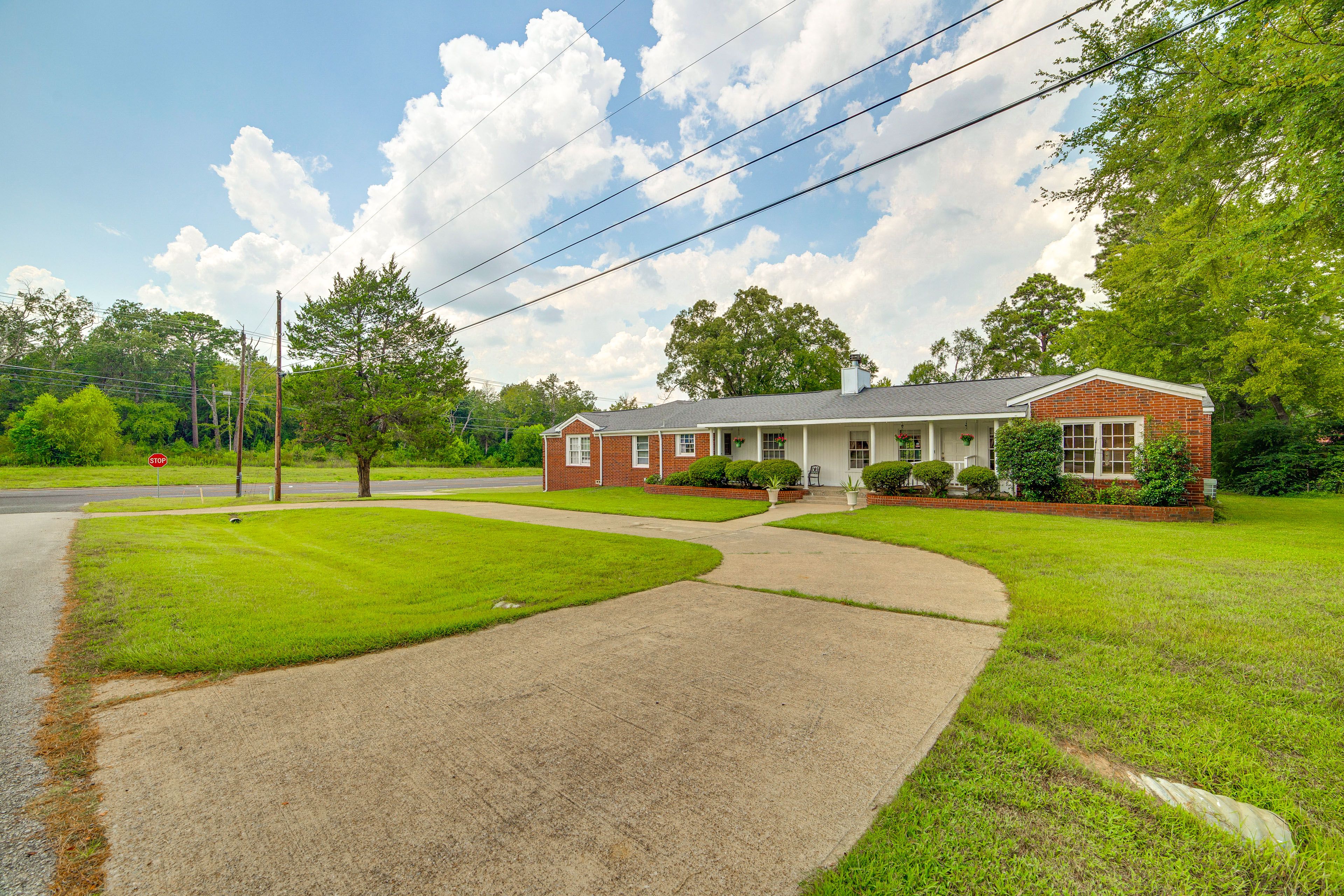 Parking | Circular Driveway (4 Vehicles)