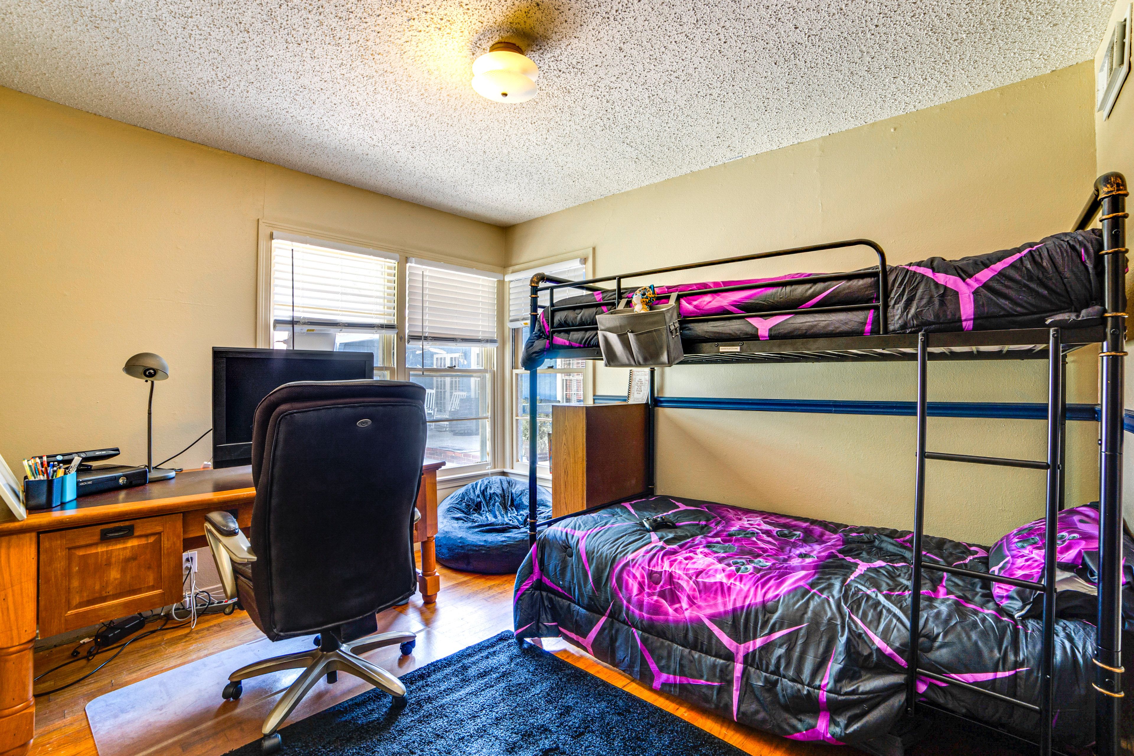 Bedroom 5 | Twin Bunk Bed