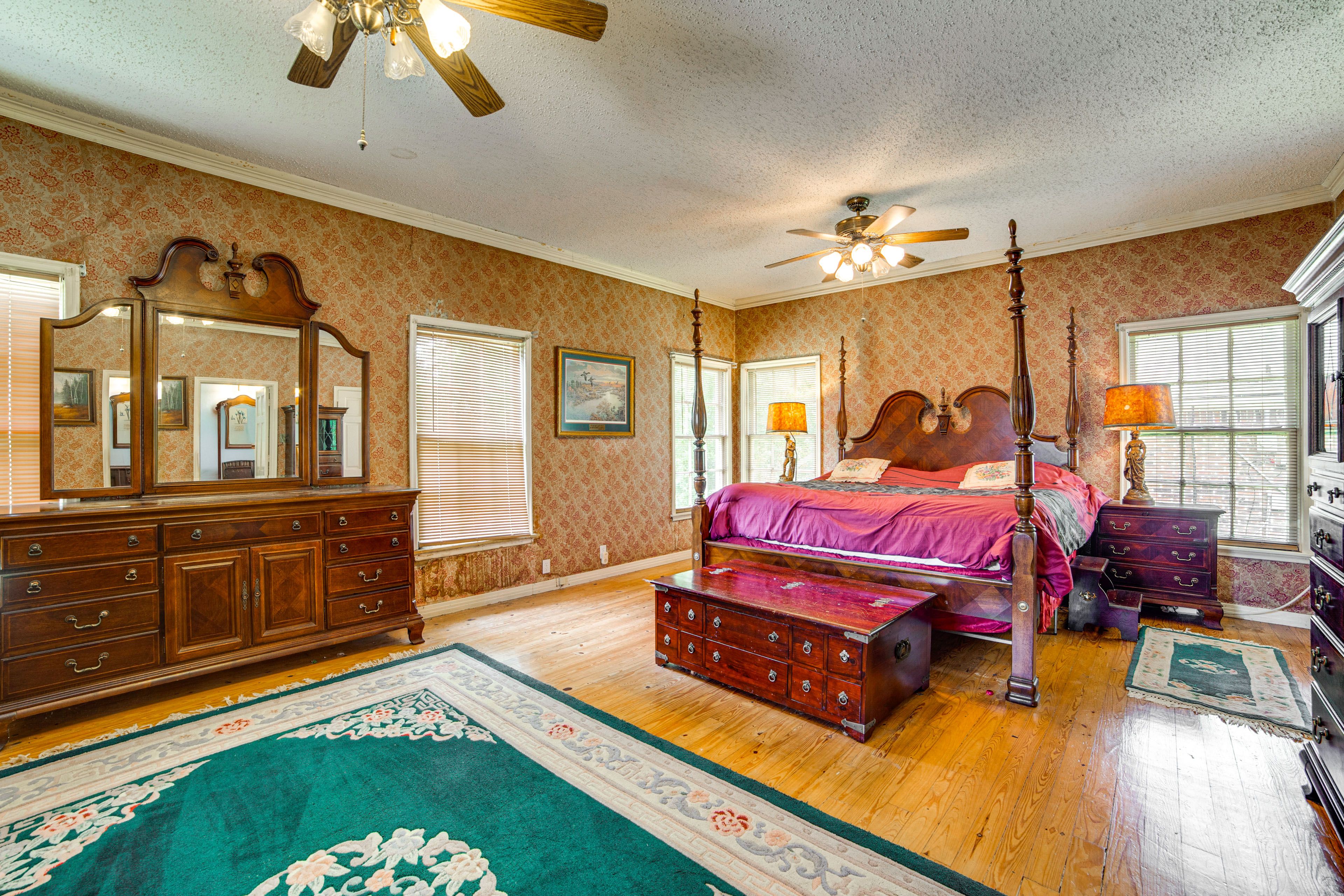 Bedroom 1 | King Bed | Linens