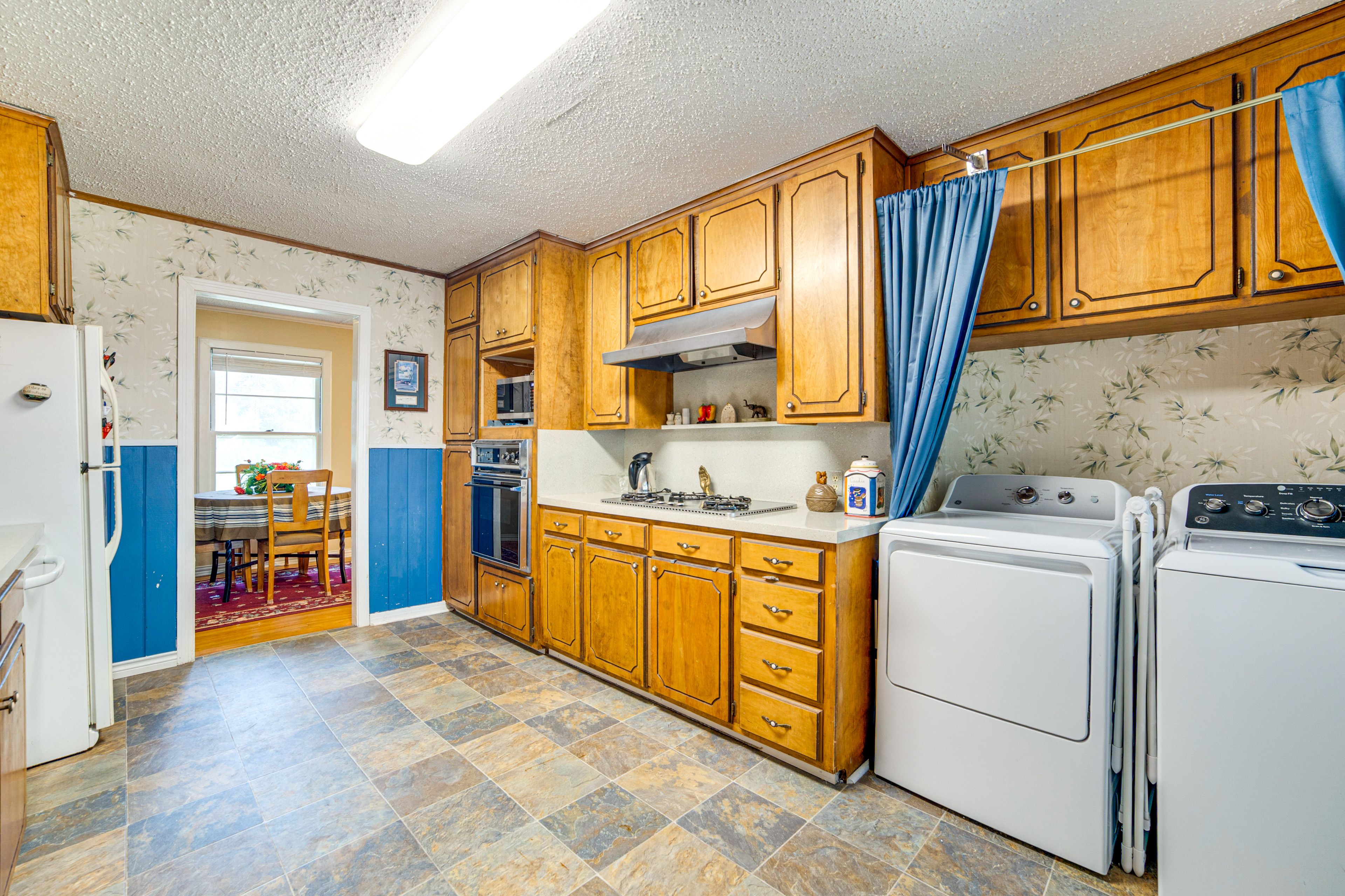 Addt'l Kitchen | Washer & Dryer