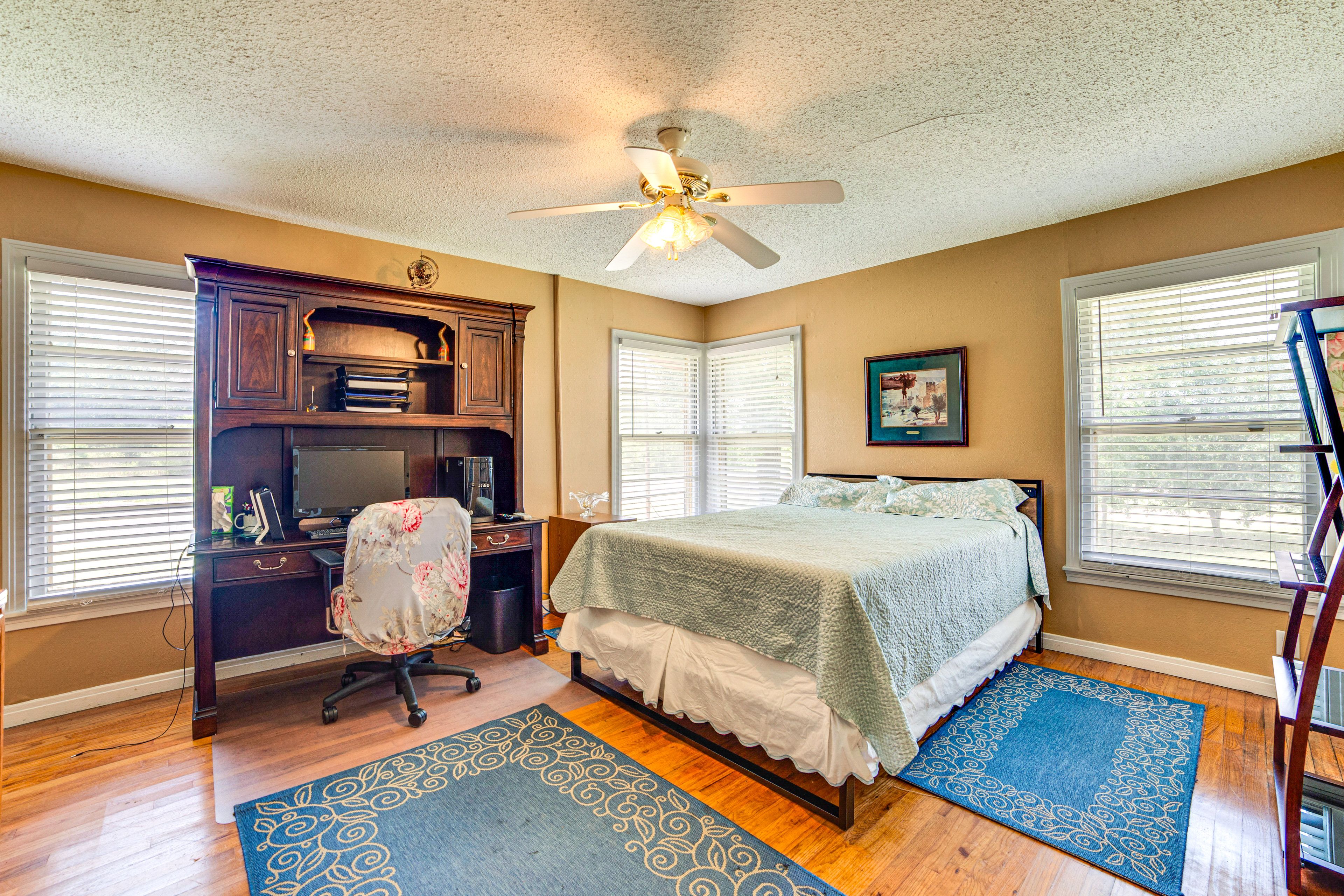 Bedroom 3 | Queen Bed