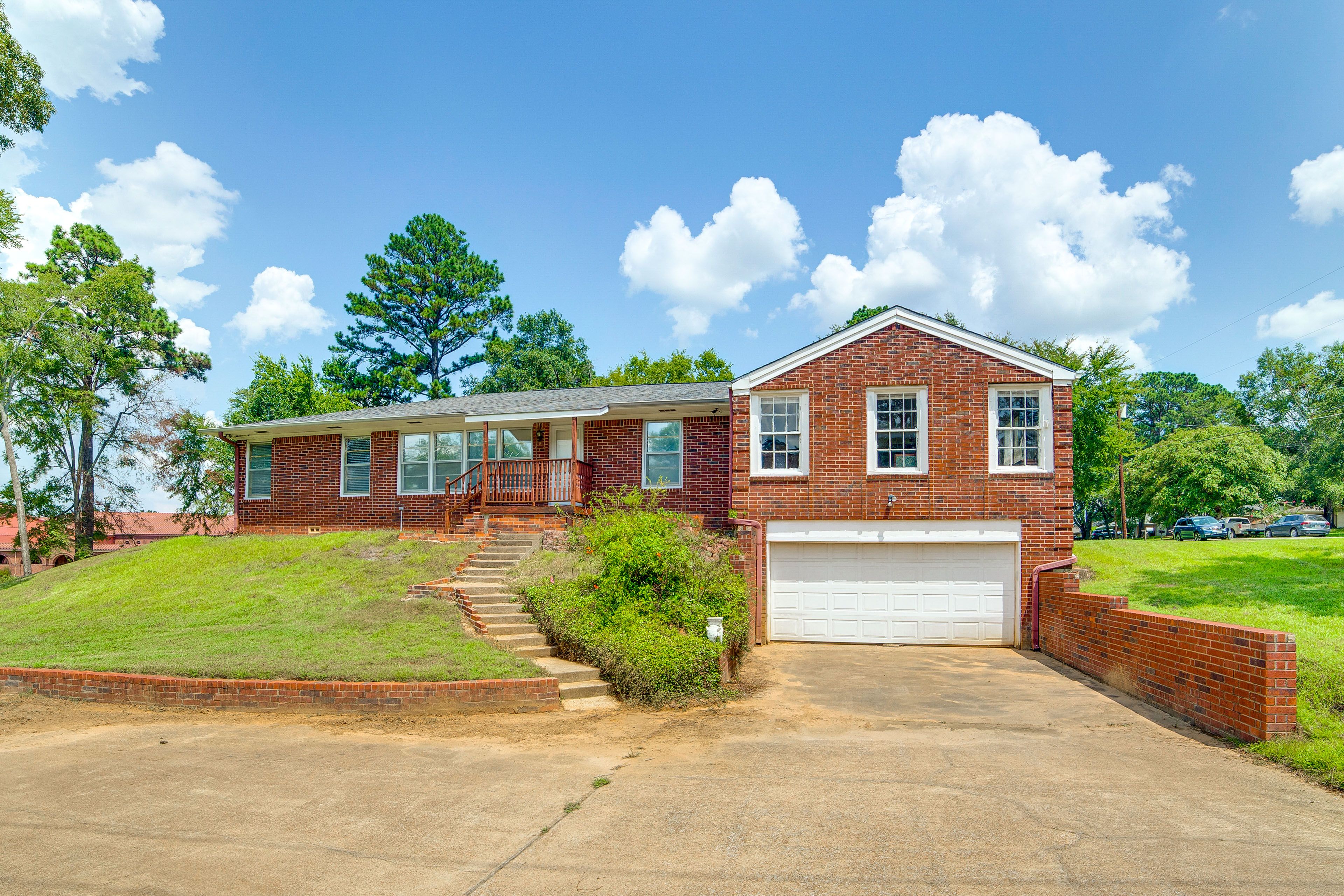 Parking | Driveway (2 Vehicles) | Parking Lot (2 Vehicles)