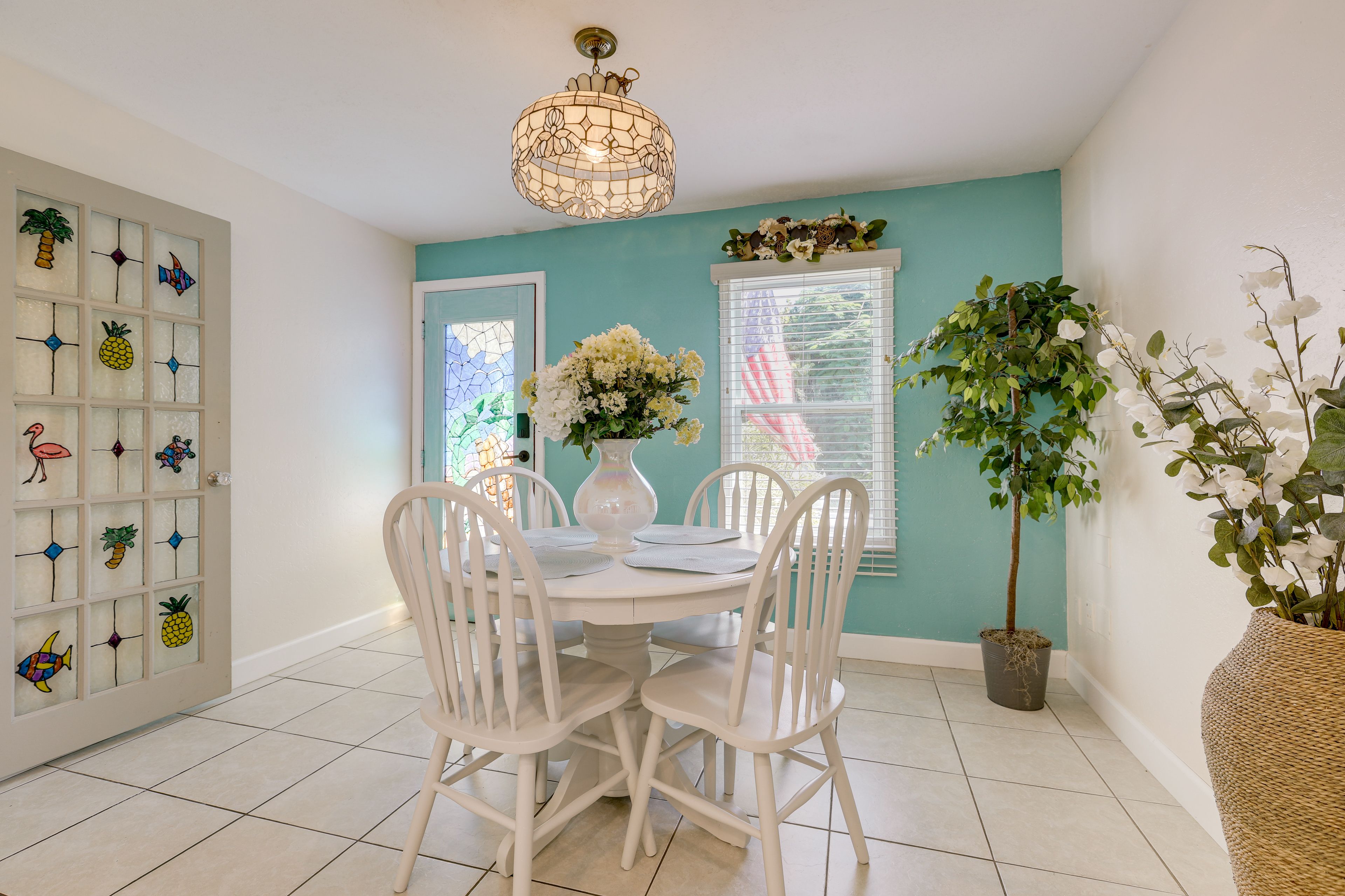 Dining Area | Dishware/Flatware