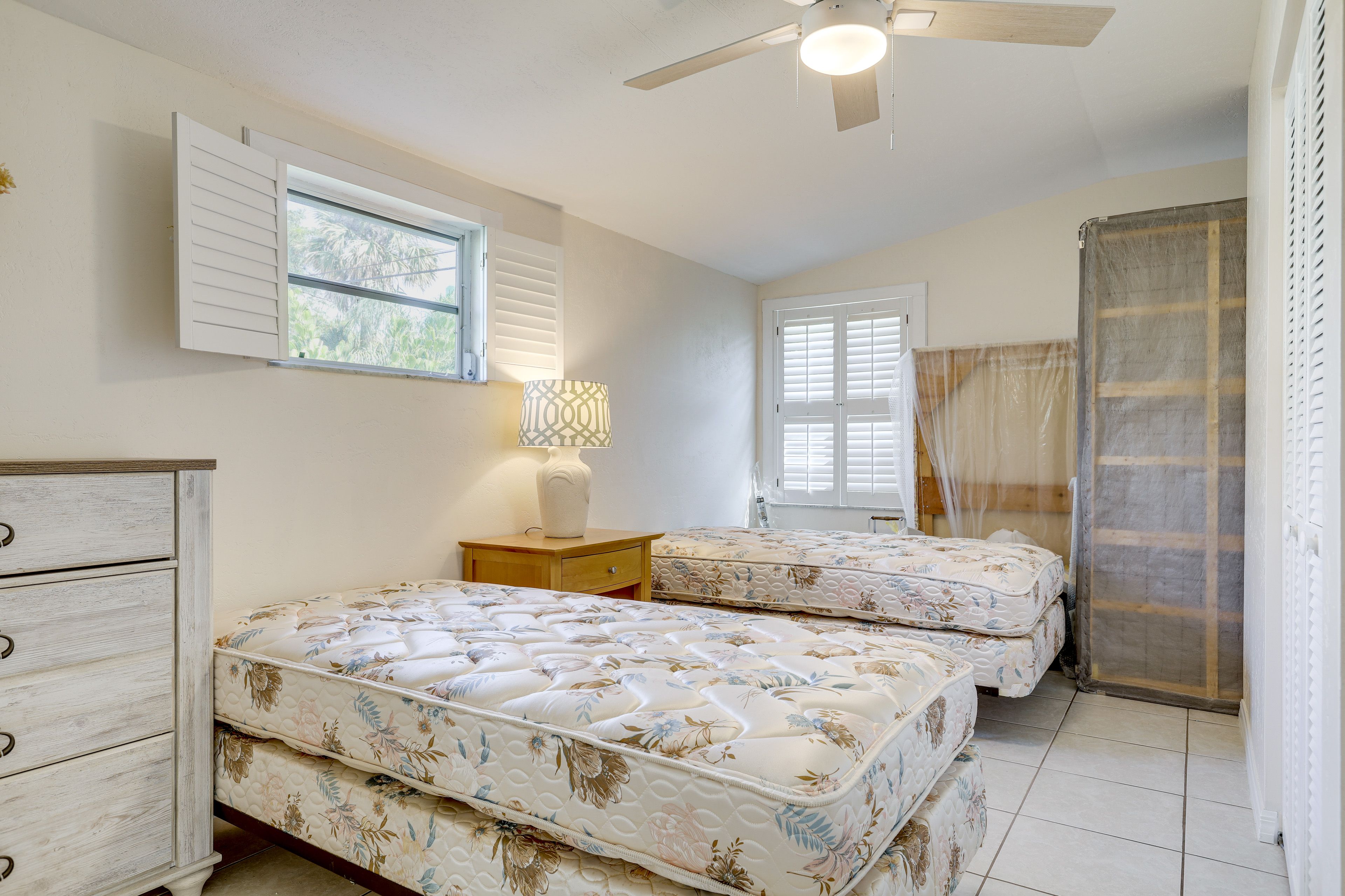Bedroom 2 | 2 Twin Beds