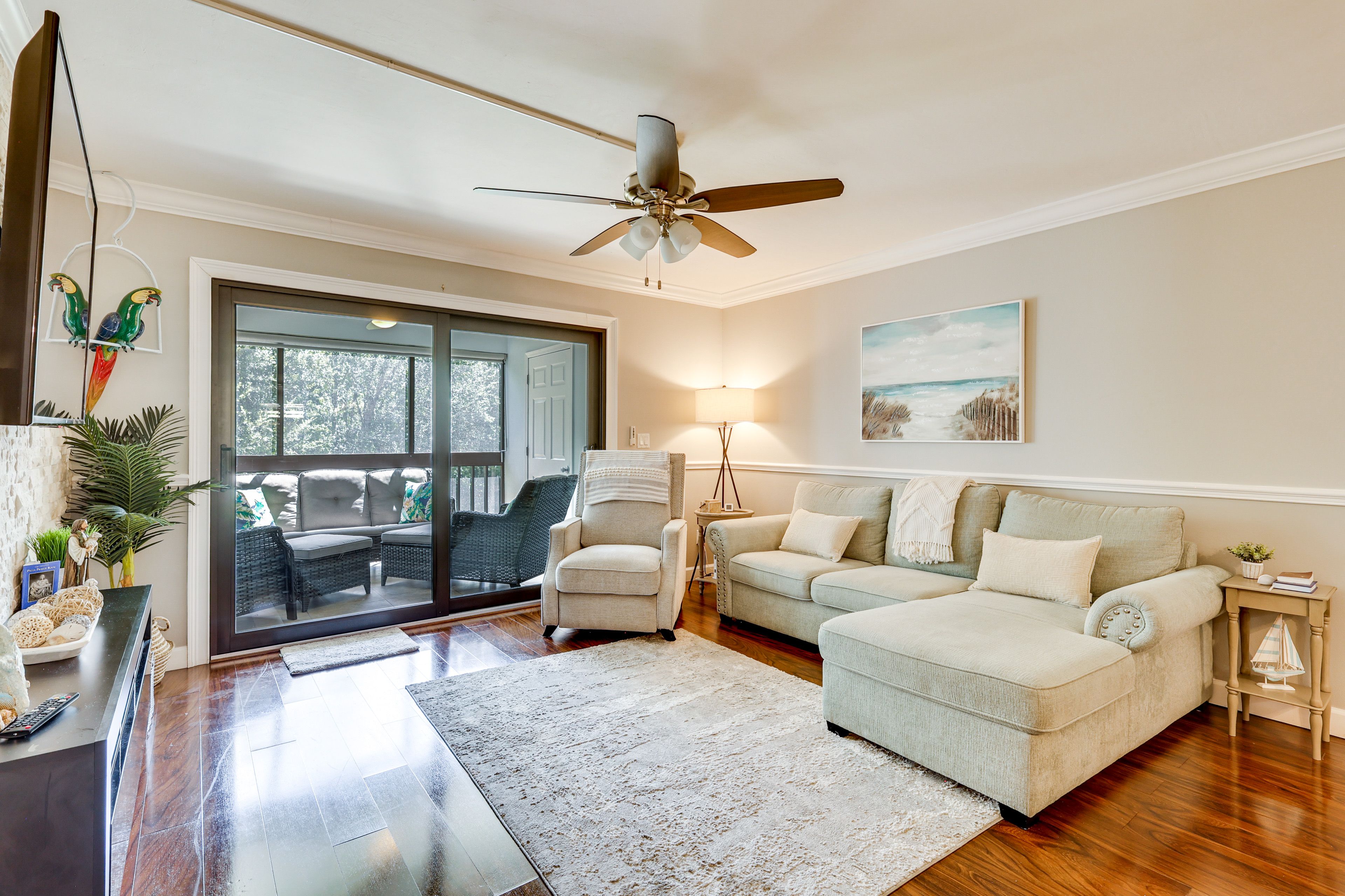 Living Room | Free WiFi | Smart TV