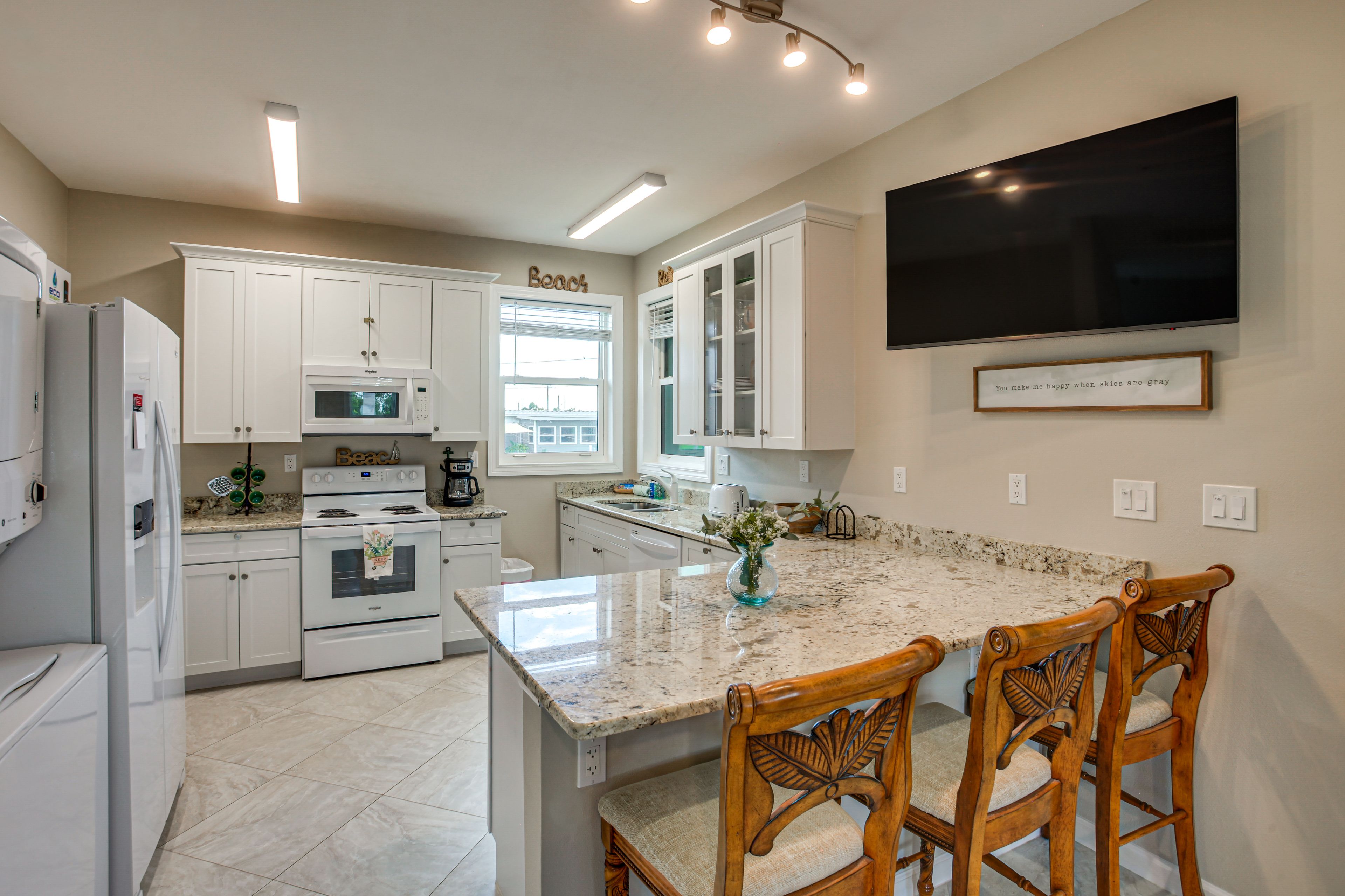 Kitchen | Breakfast Bar | Cooking Basics | Stove/Oven
