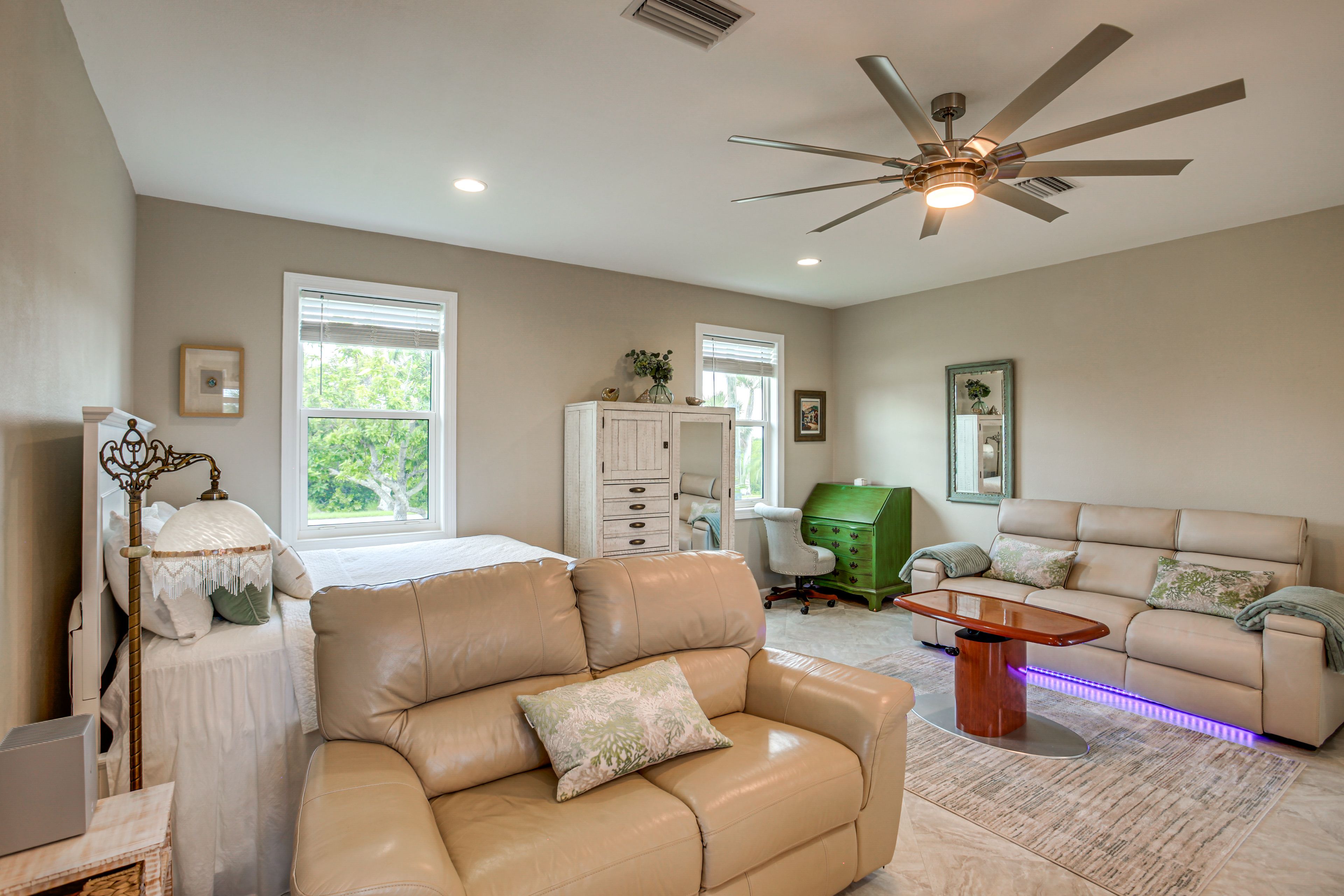 Living Area | Free WiFi | Central Heating & Air Conditioning