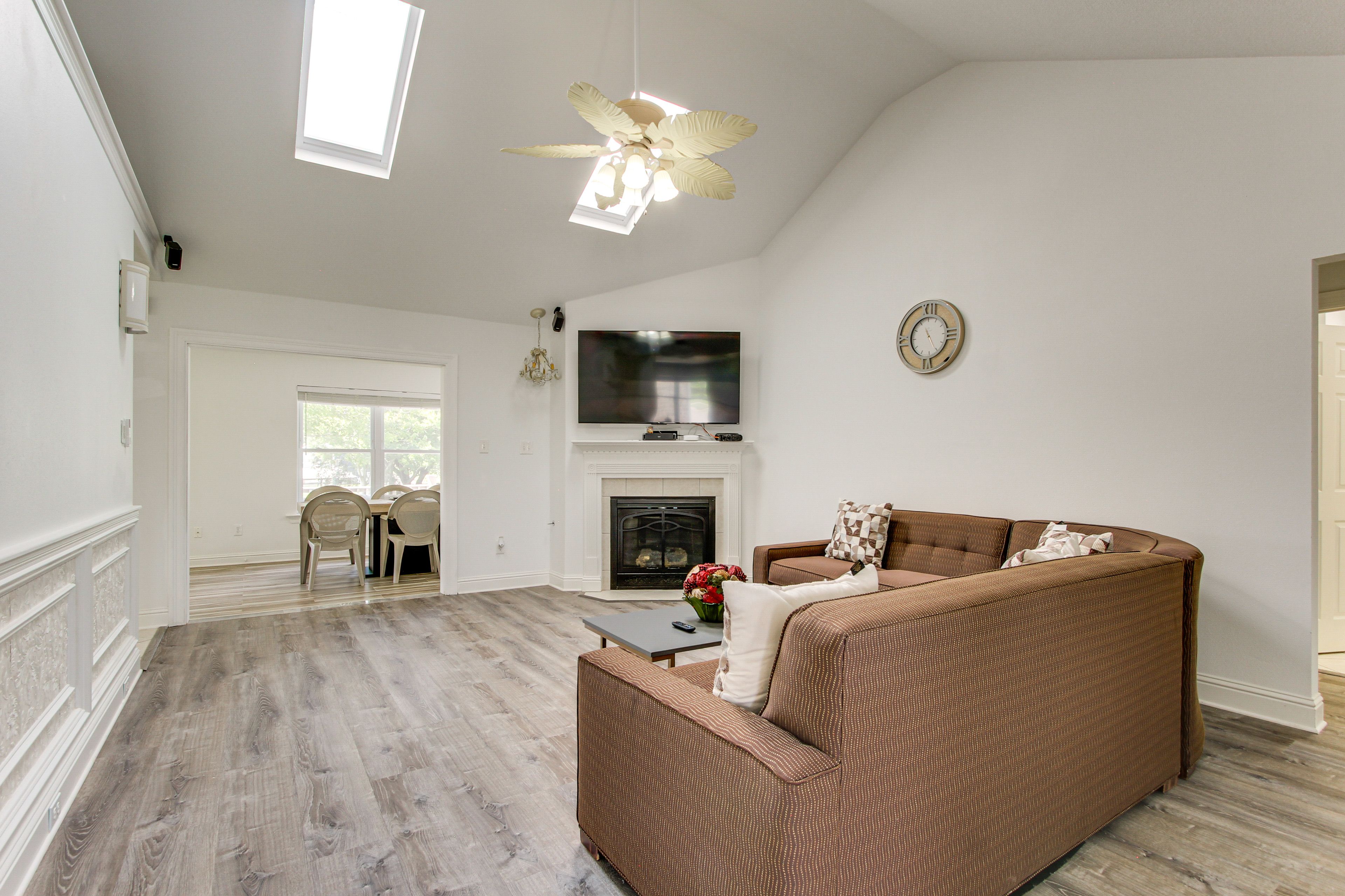 Main Living Room | Smart TV | Free WiFi