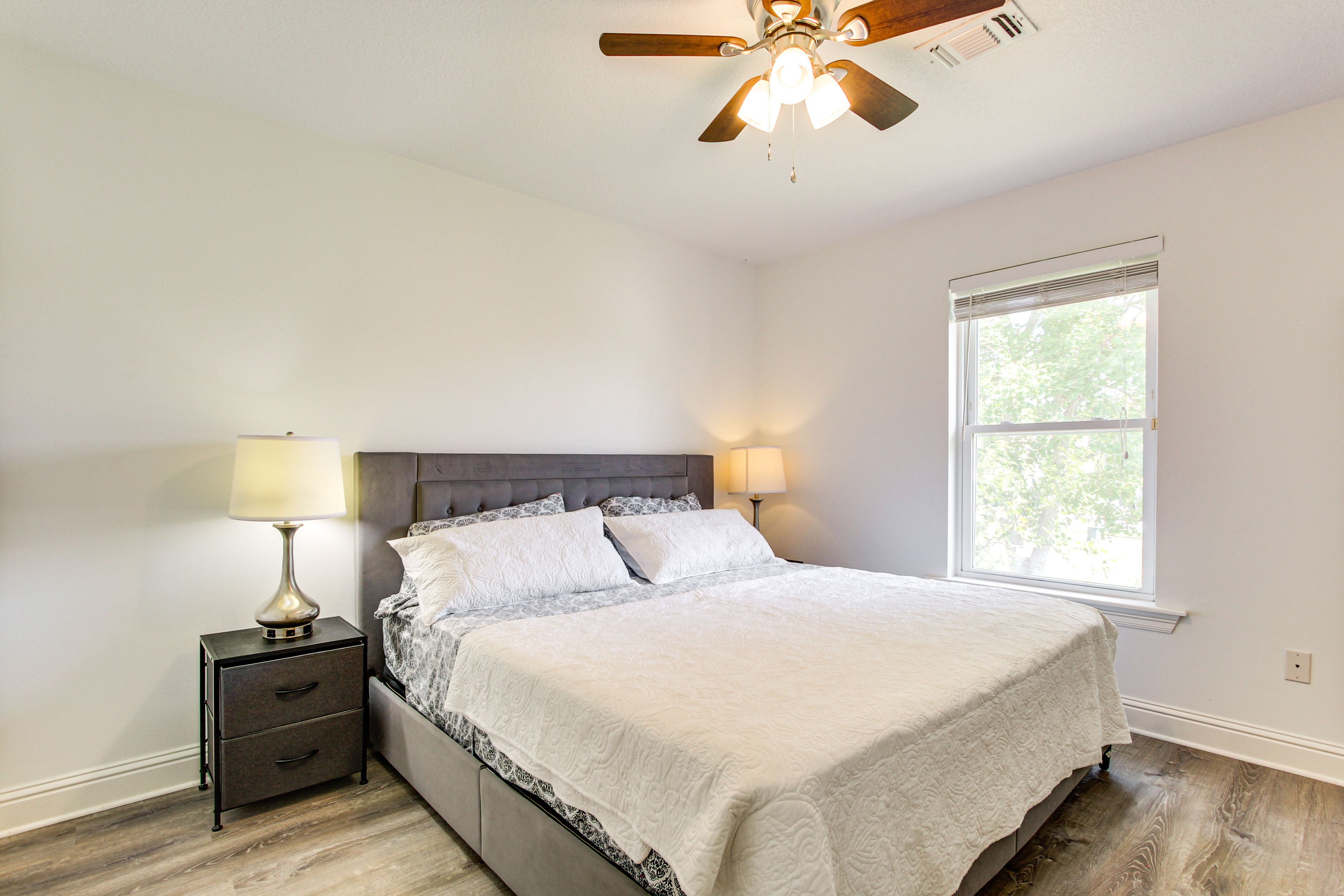 Bedroom 2 | King Bed | Linens