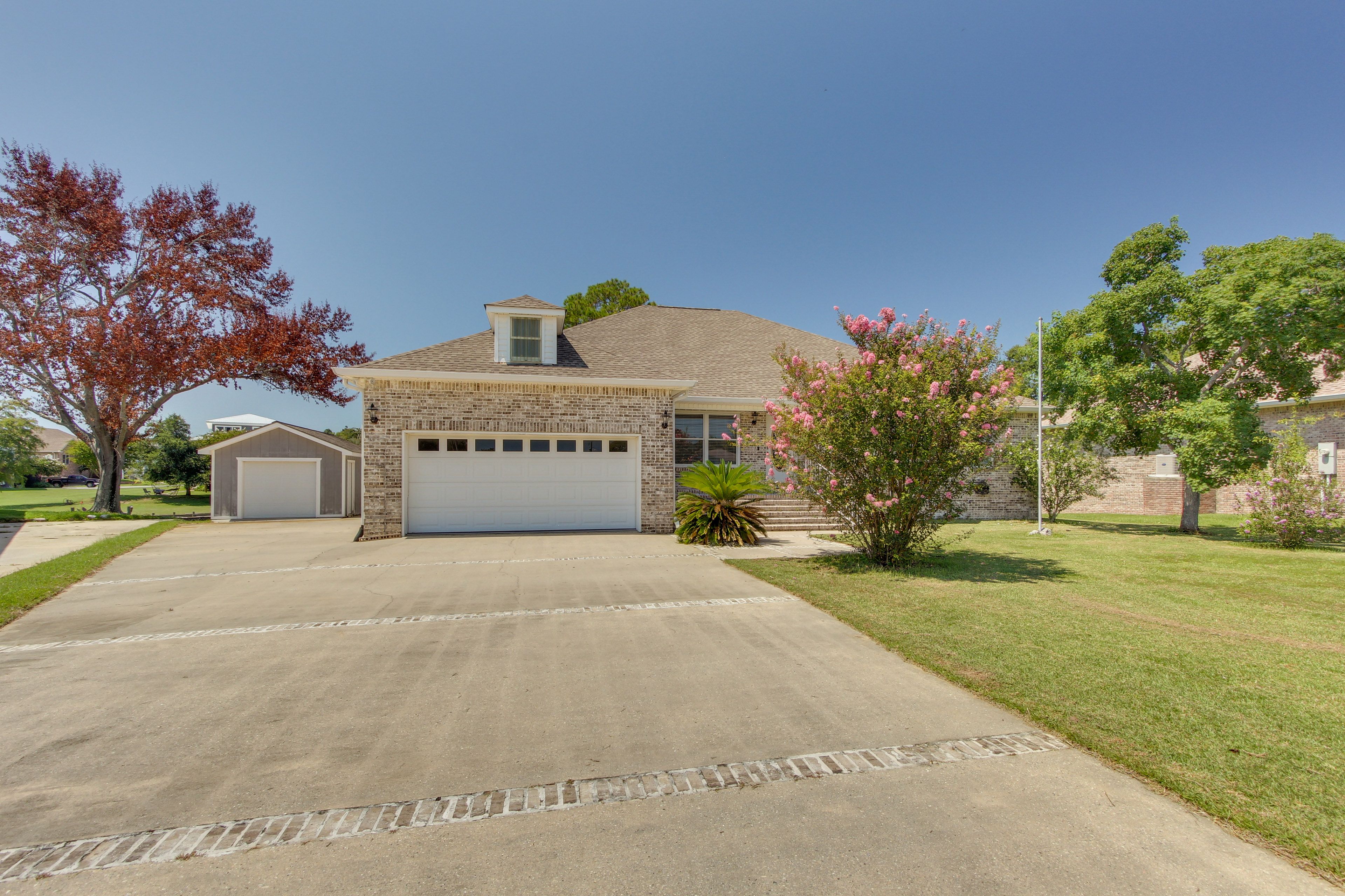 Parking | Driveway (6 Vehicles)