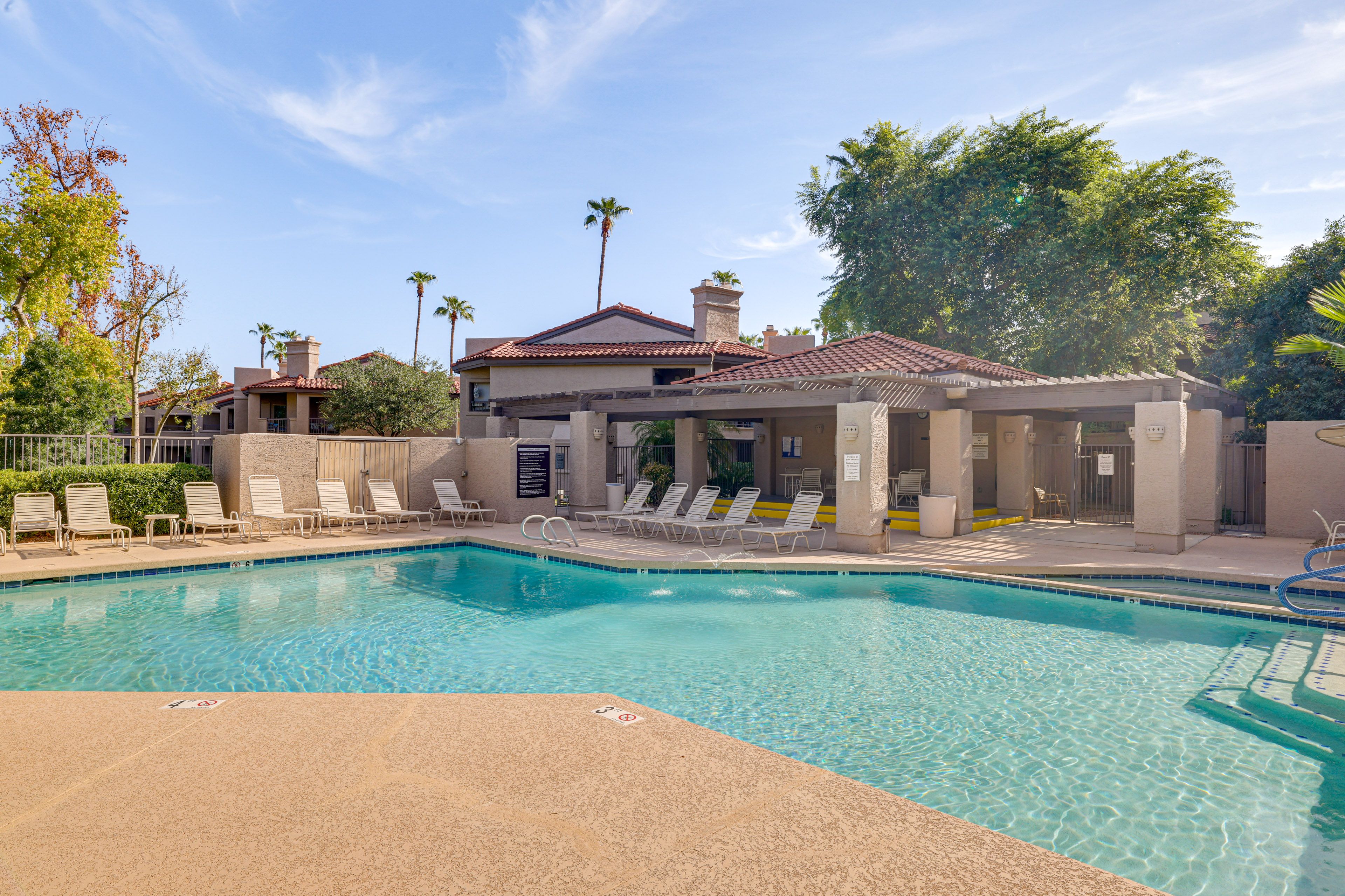 Community Amenities | Outdoor Pool & Hot Tub