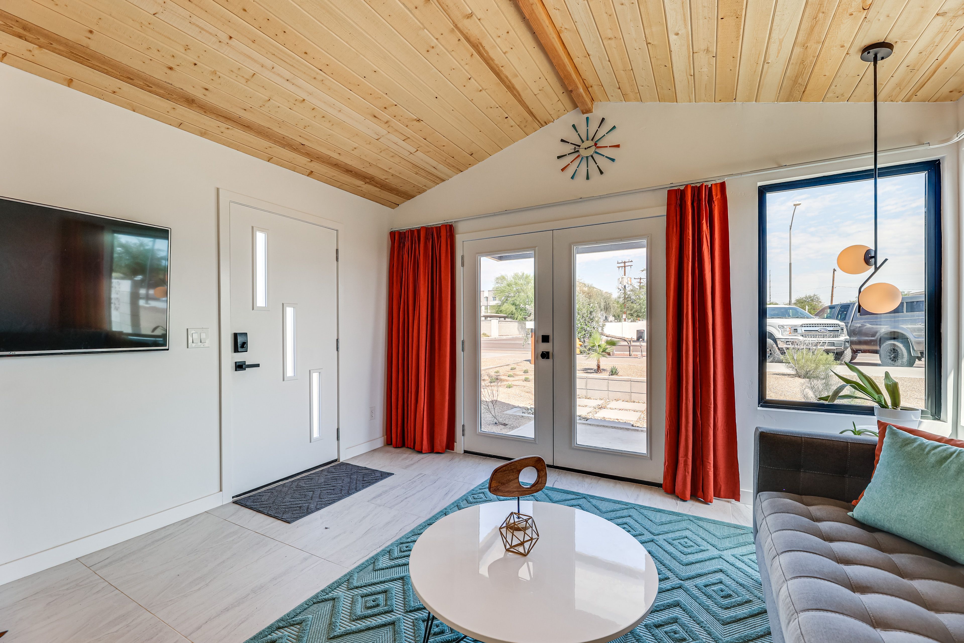 Living Room | Free WiFi | Central Heat