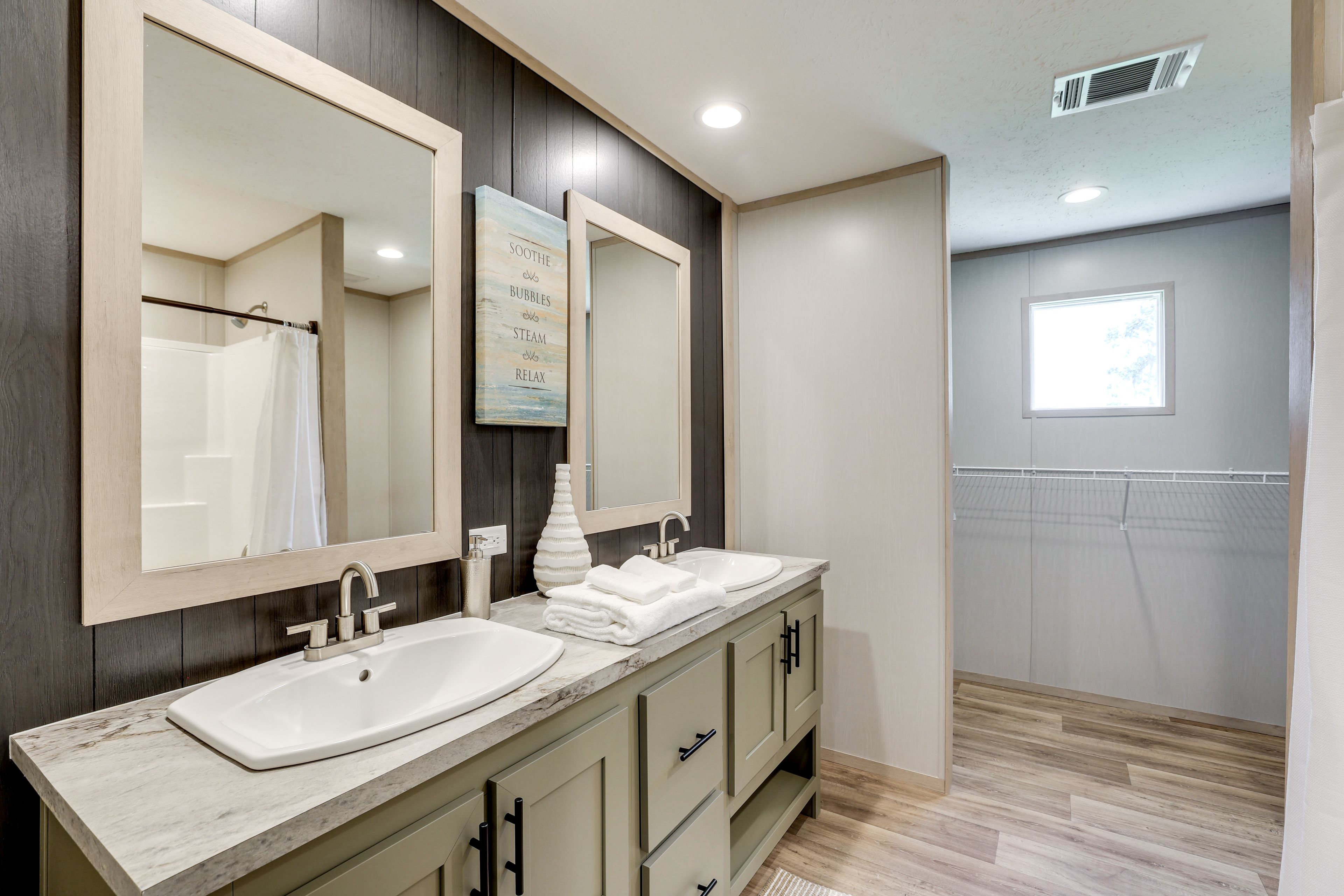En-Suite Bathroom | Towels Provided