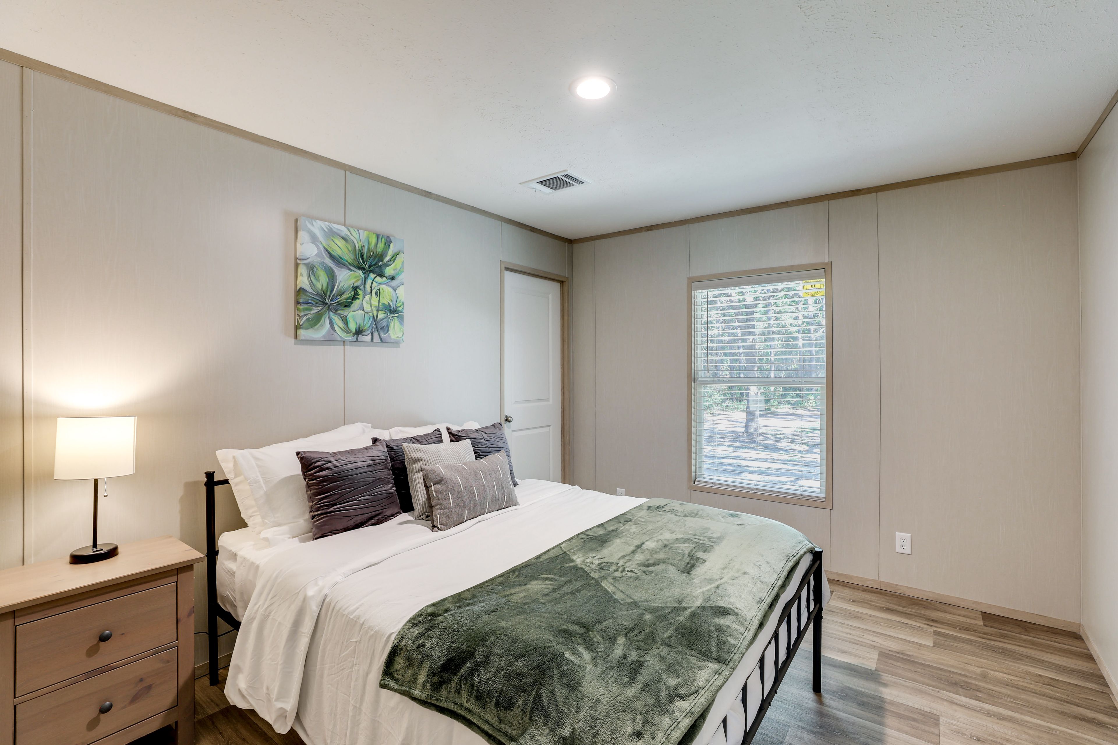 Bedroom 2 | Queen Bed