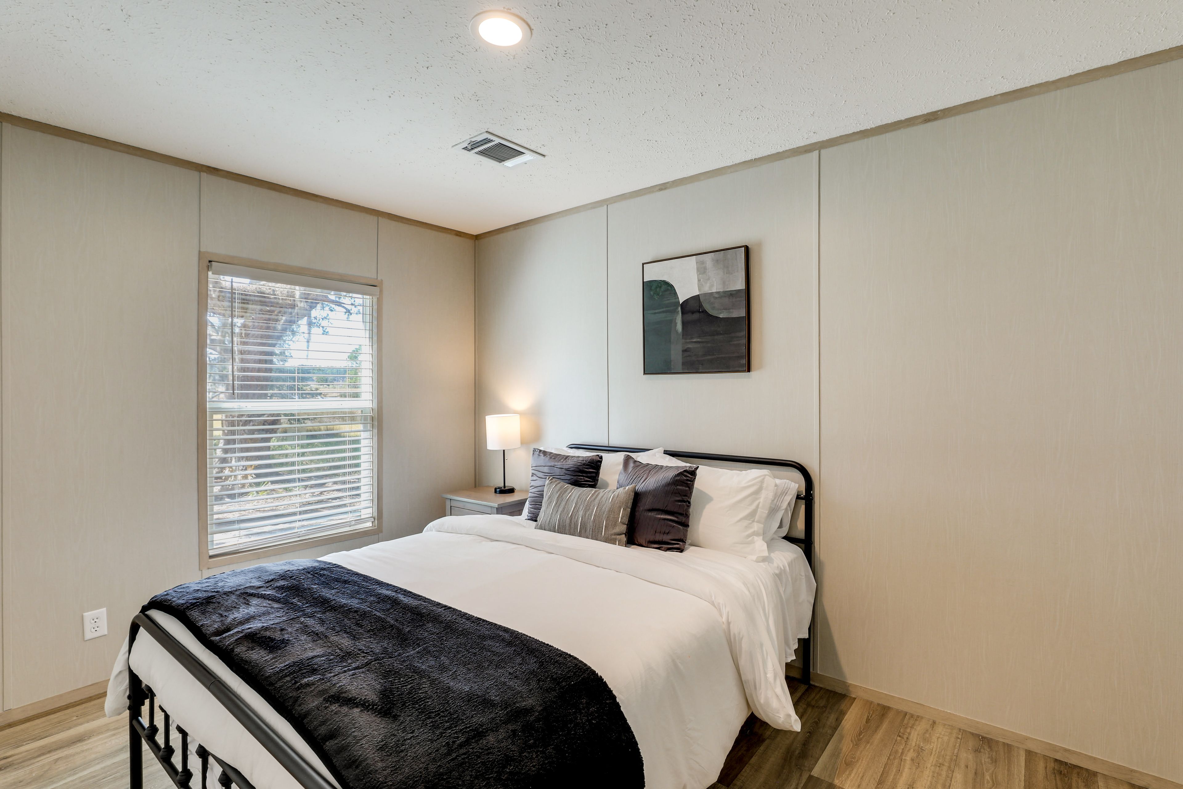 Bedroom 3 | Queen Bed