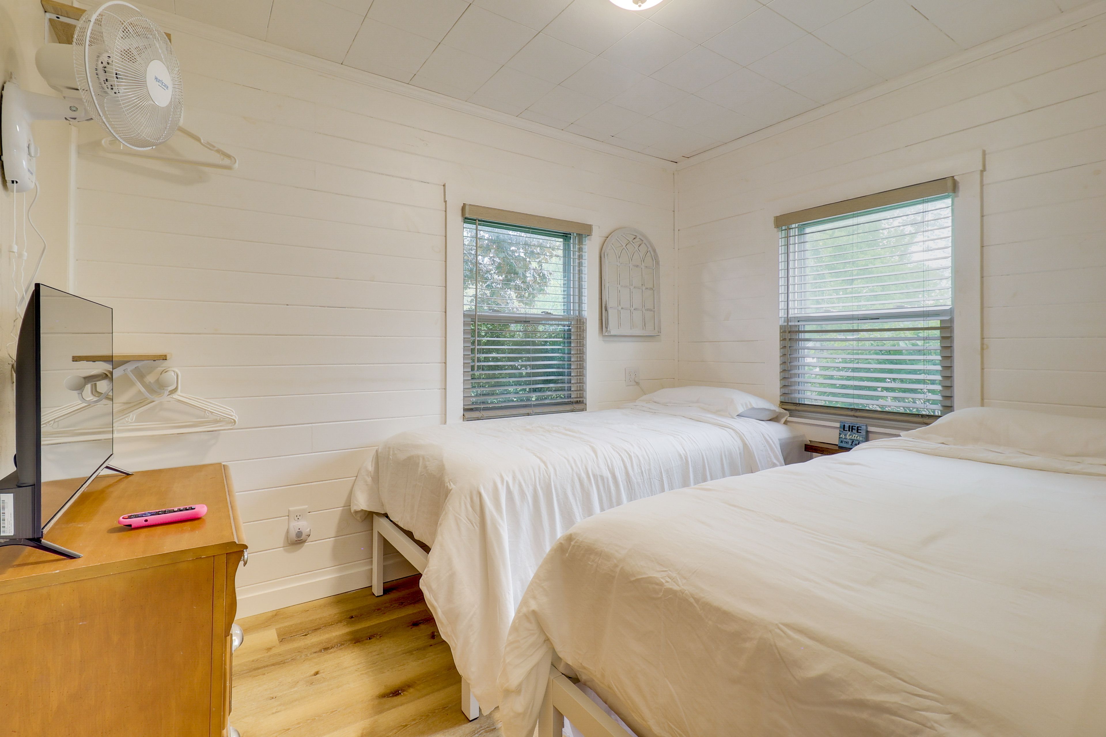 Bedroom 2 | 2 Twin Beds