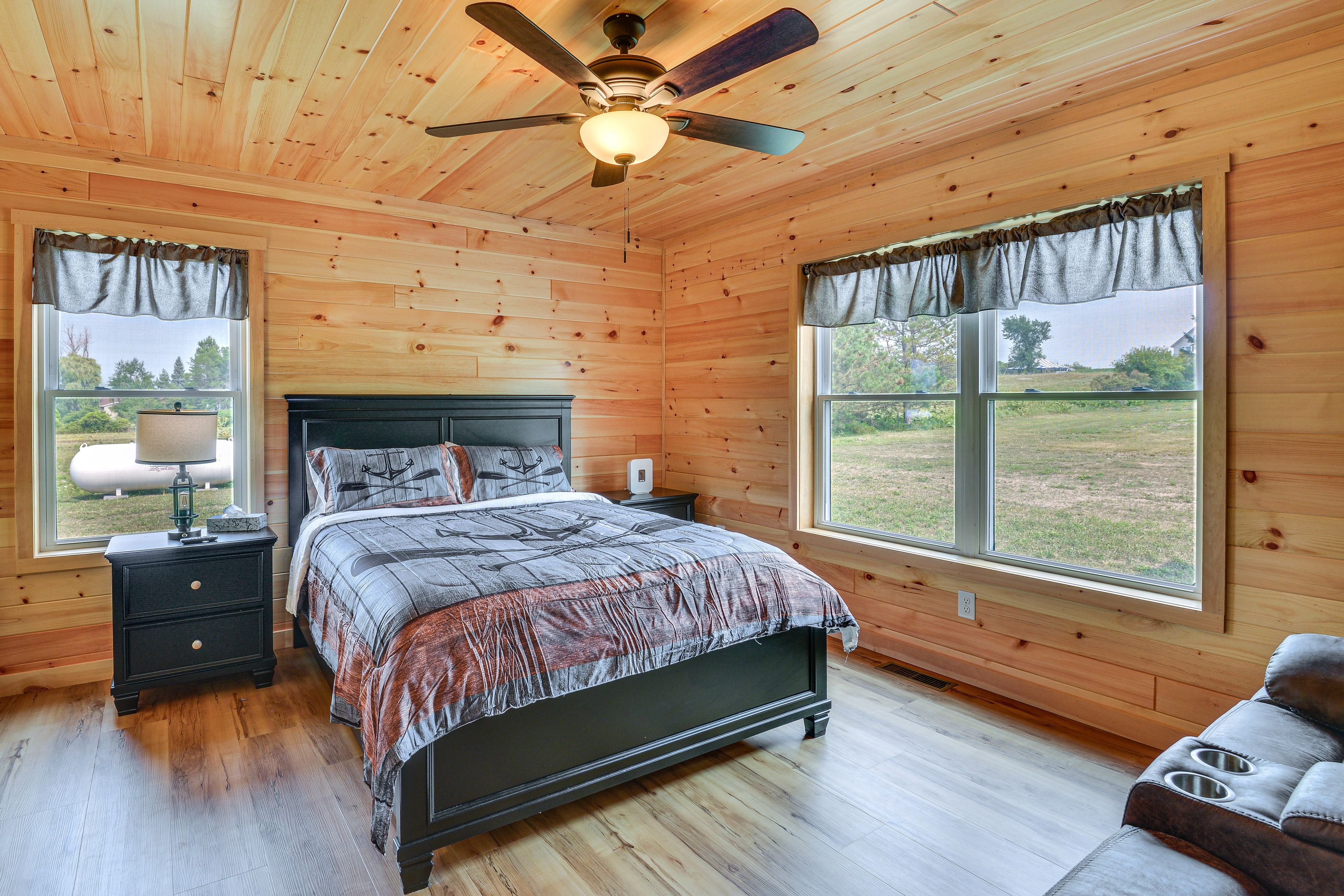 Bedroom 1 | Queen Bed | Linens