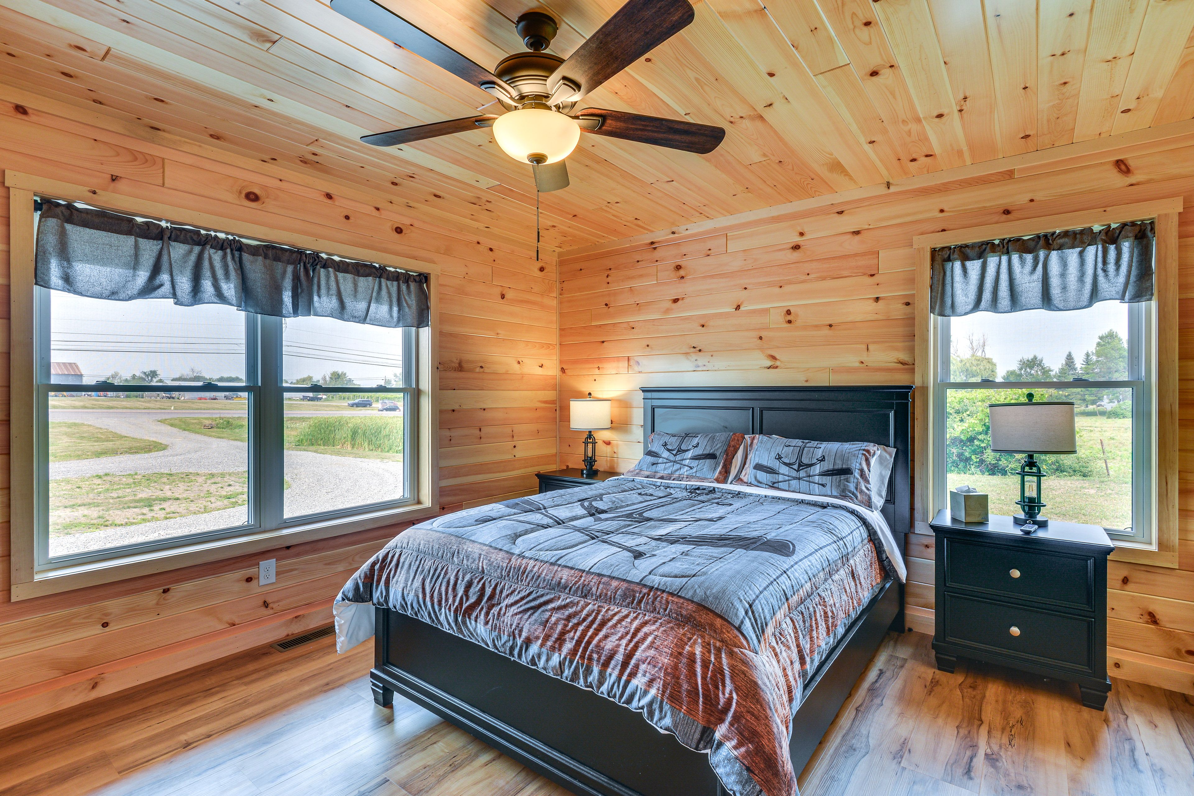 Bedroom 2 | Queen Bed