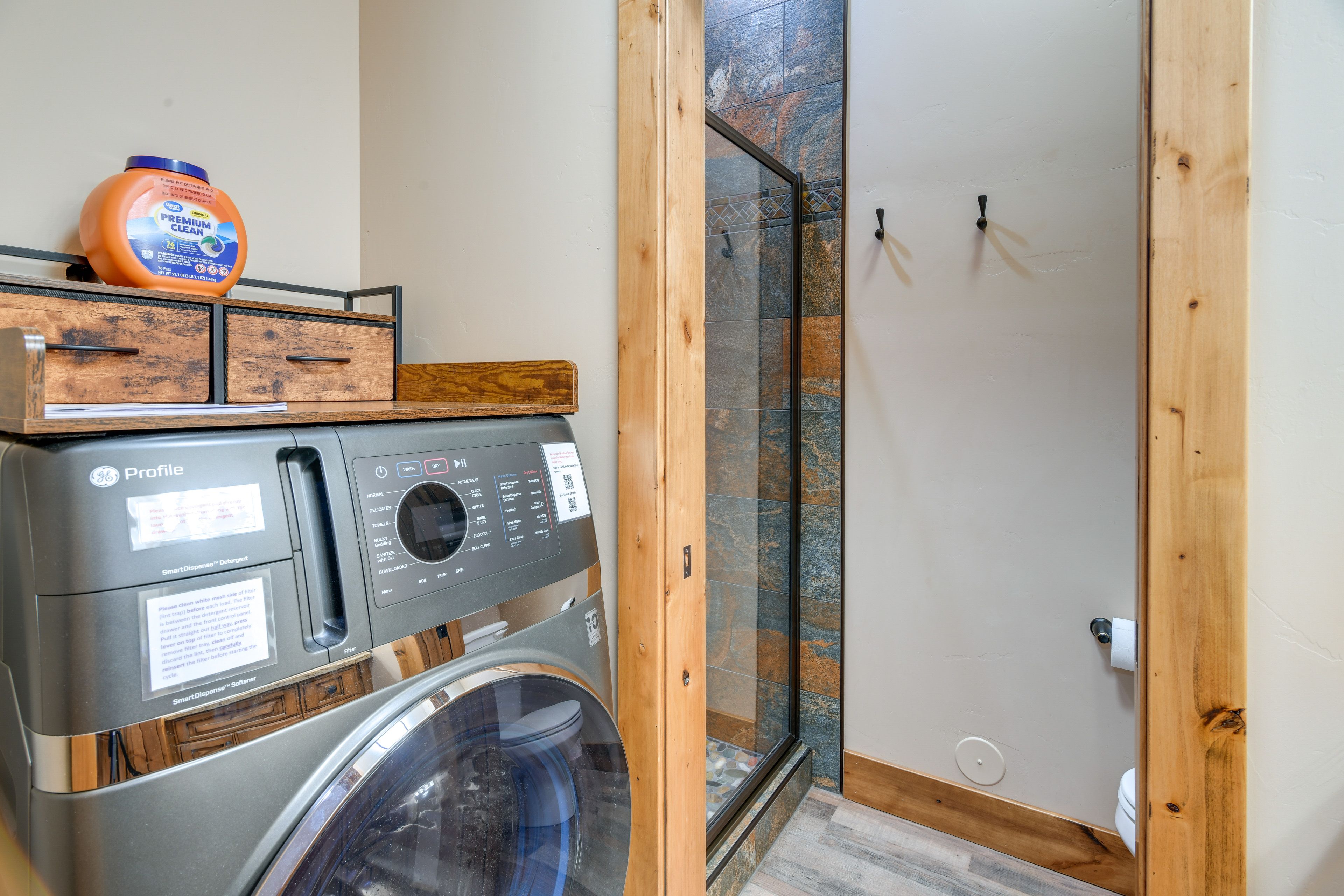 Full Bathroom | Combo Washer/Dryer | Towels Provided | Complimentary Toiletries