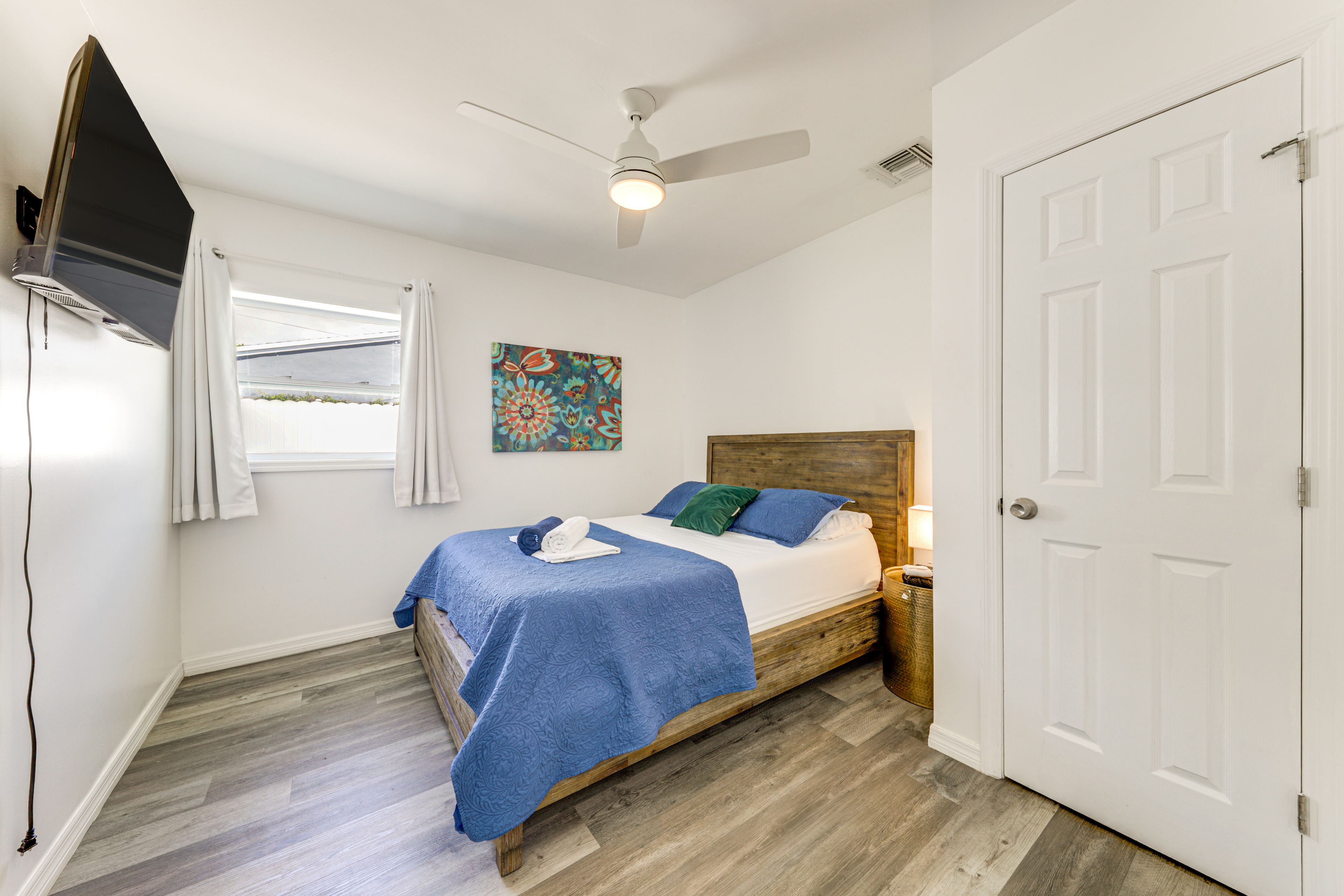 Bedroom 2 | Queen Bed