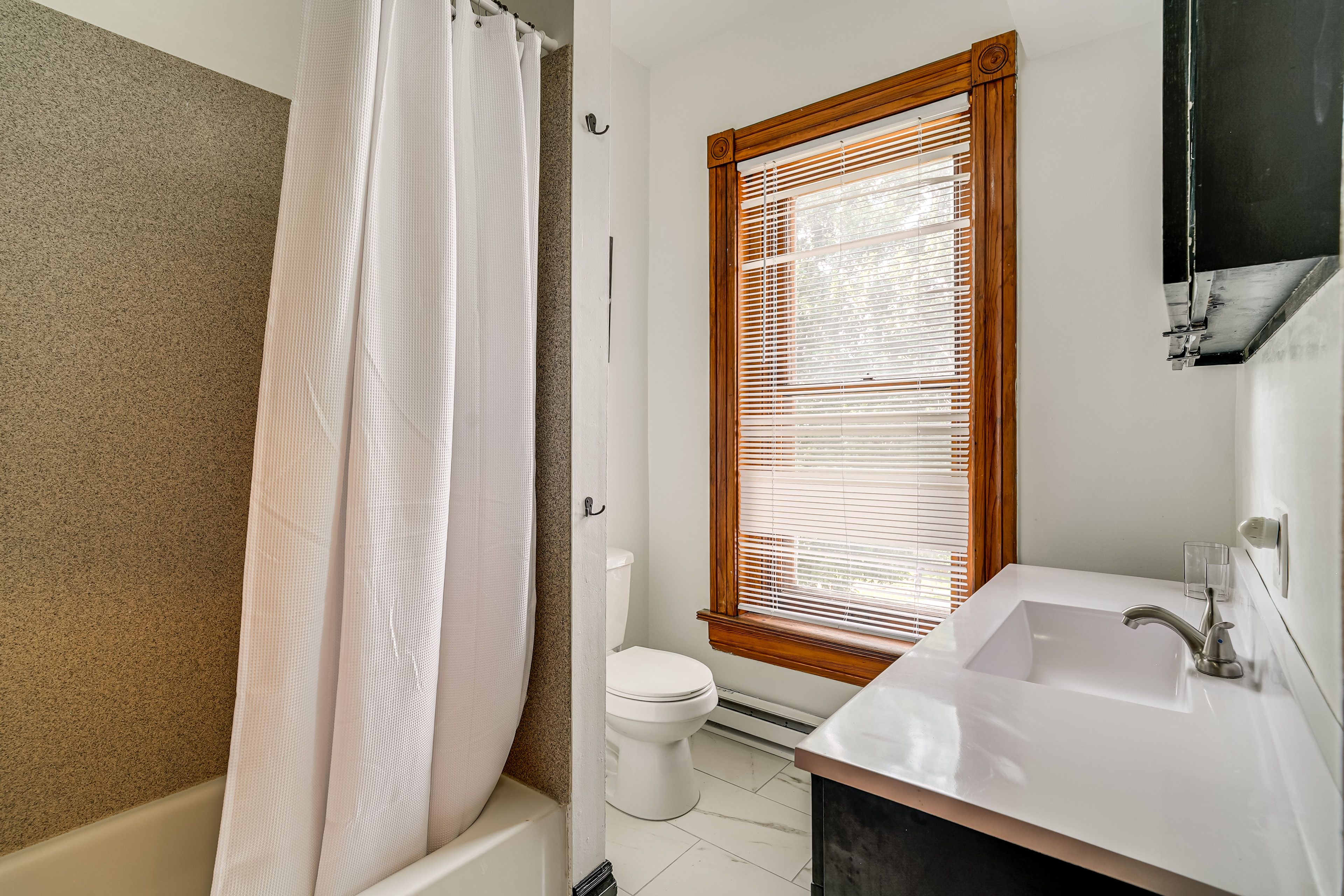 Bathroom | 2nd Floor
