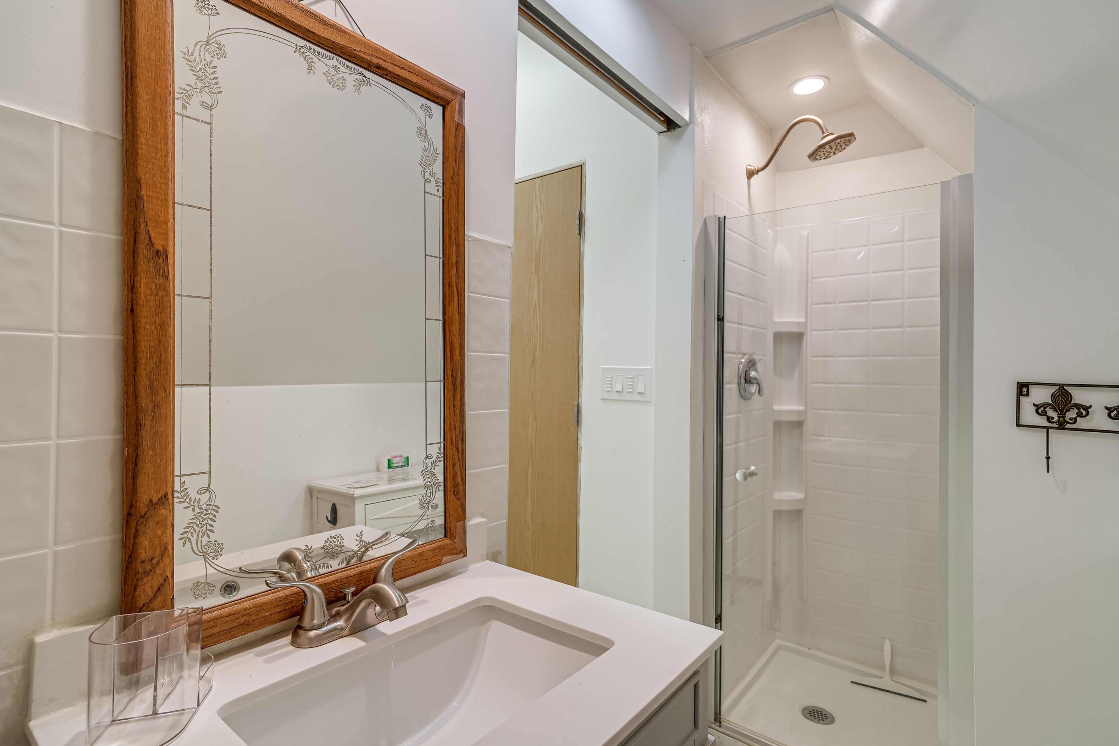Bathroom | 3rd Floor